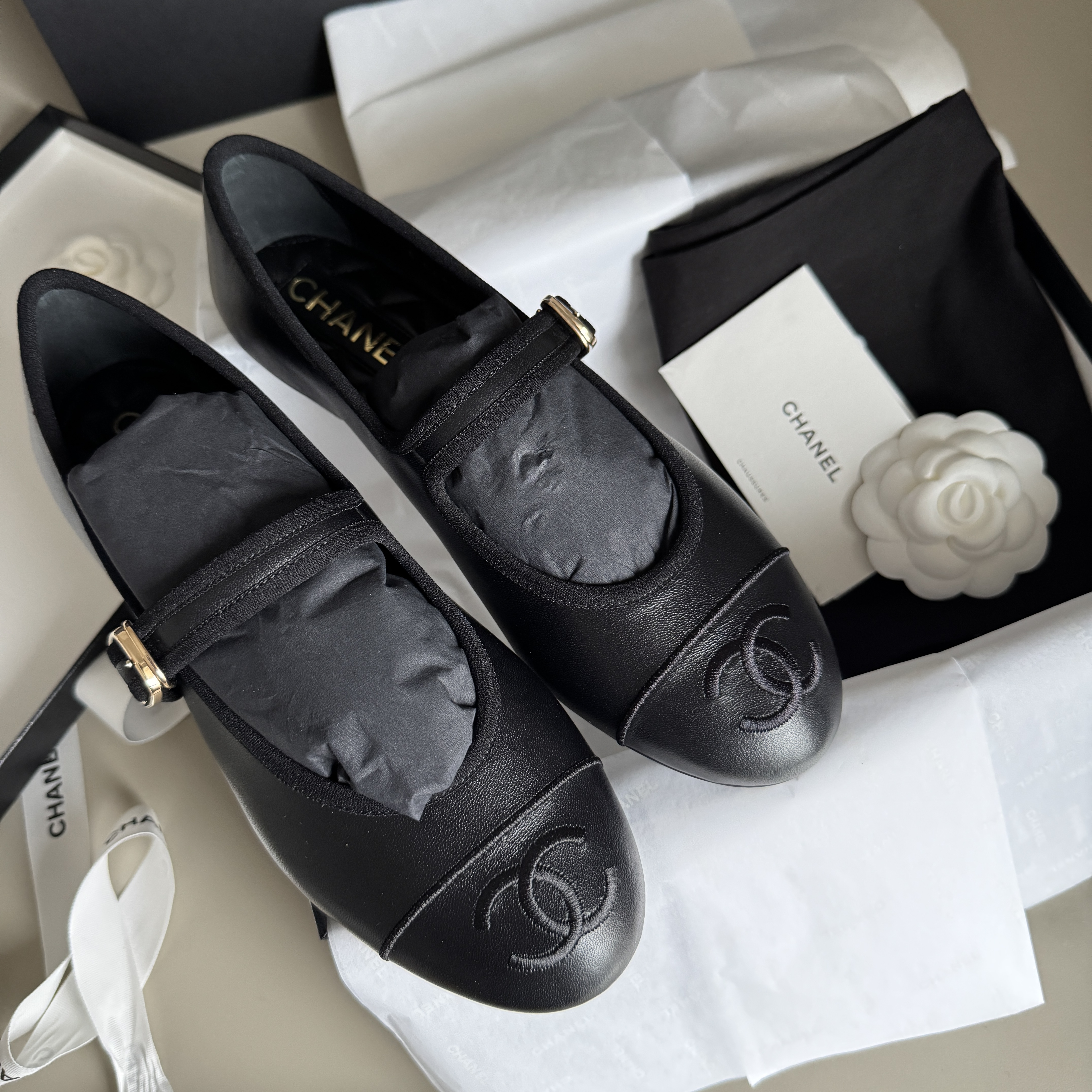(W) Chanel Mary Jane Lambskin & Black 착용 스타일 - 1