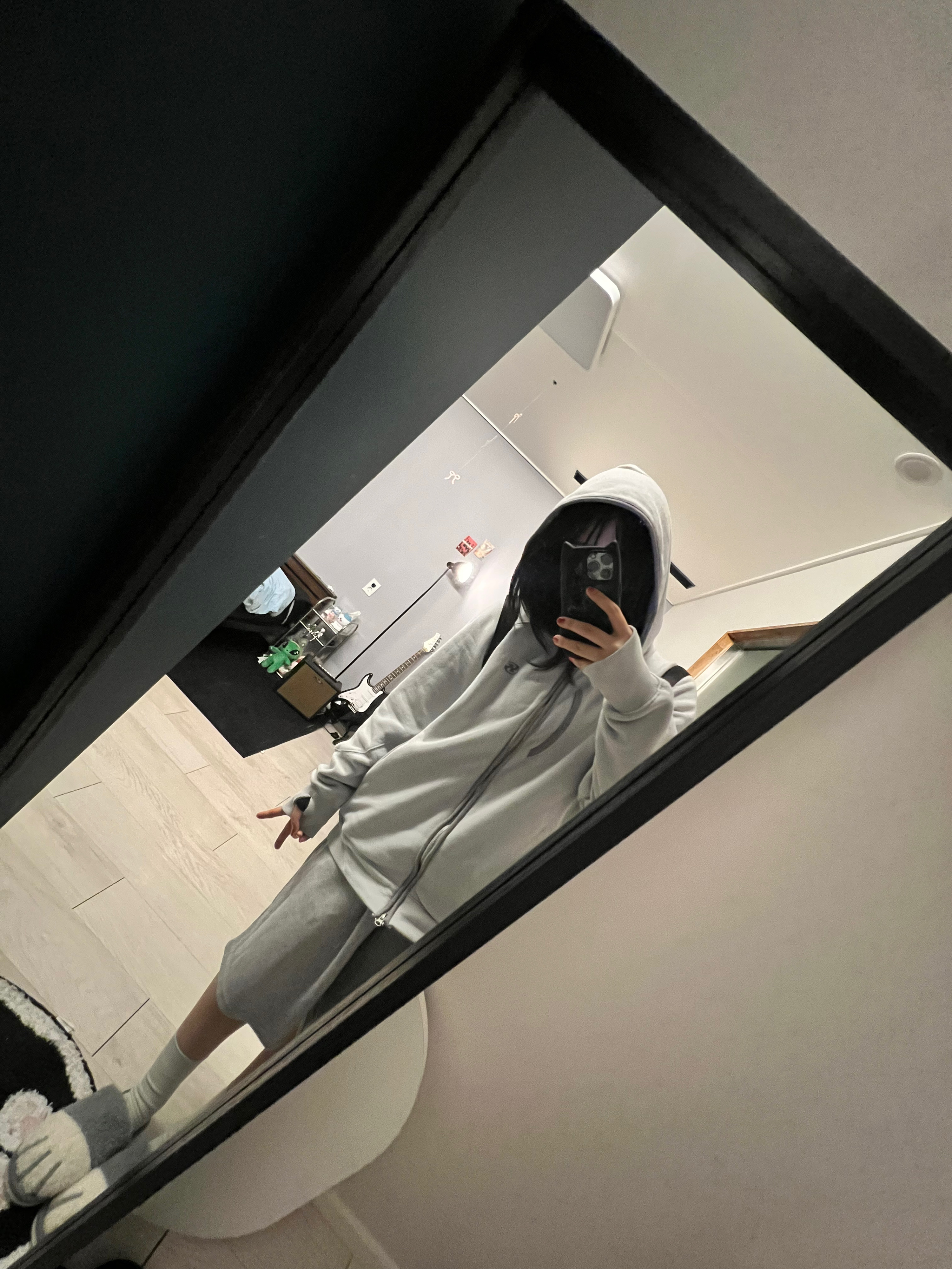 Sansan Gear Hoodie Zip-Up Grey - 24SS 착용 스타일