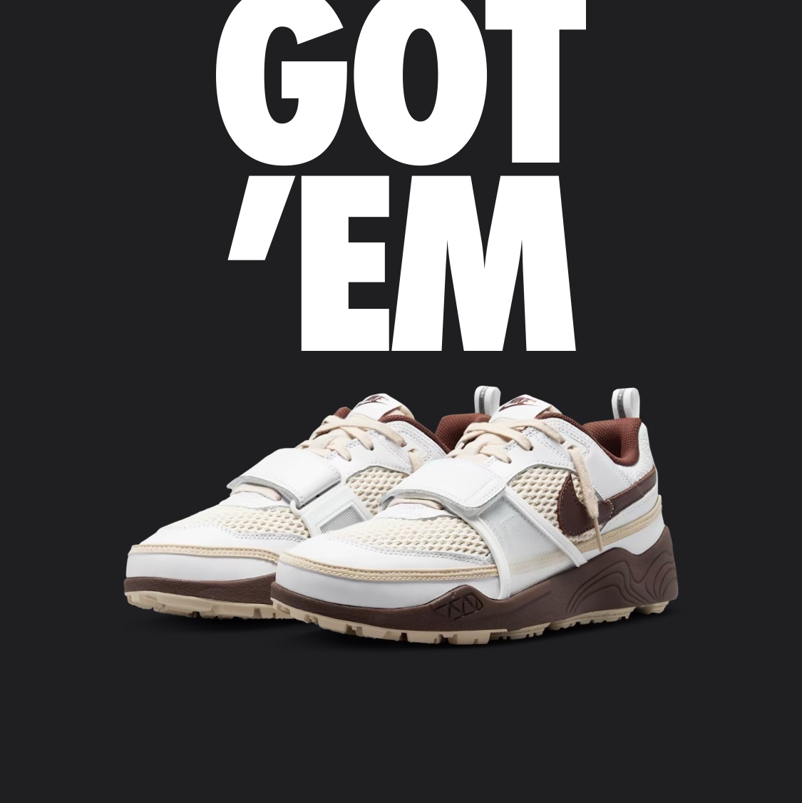 Nike x Travis Scott Zoom Field Jaxx White and Light Chocolate 착용 스타일