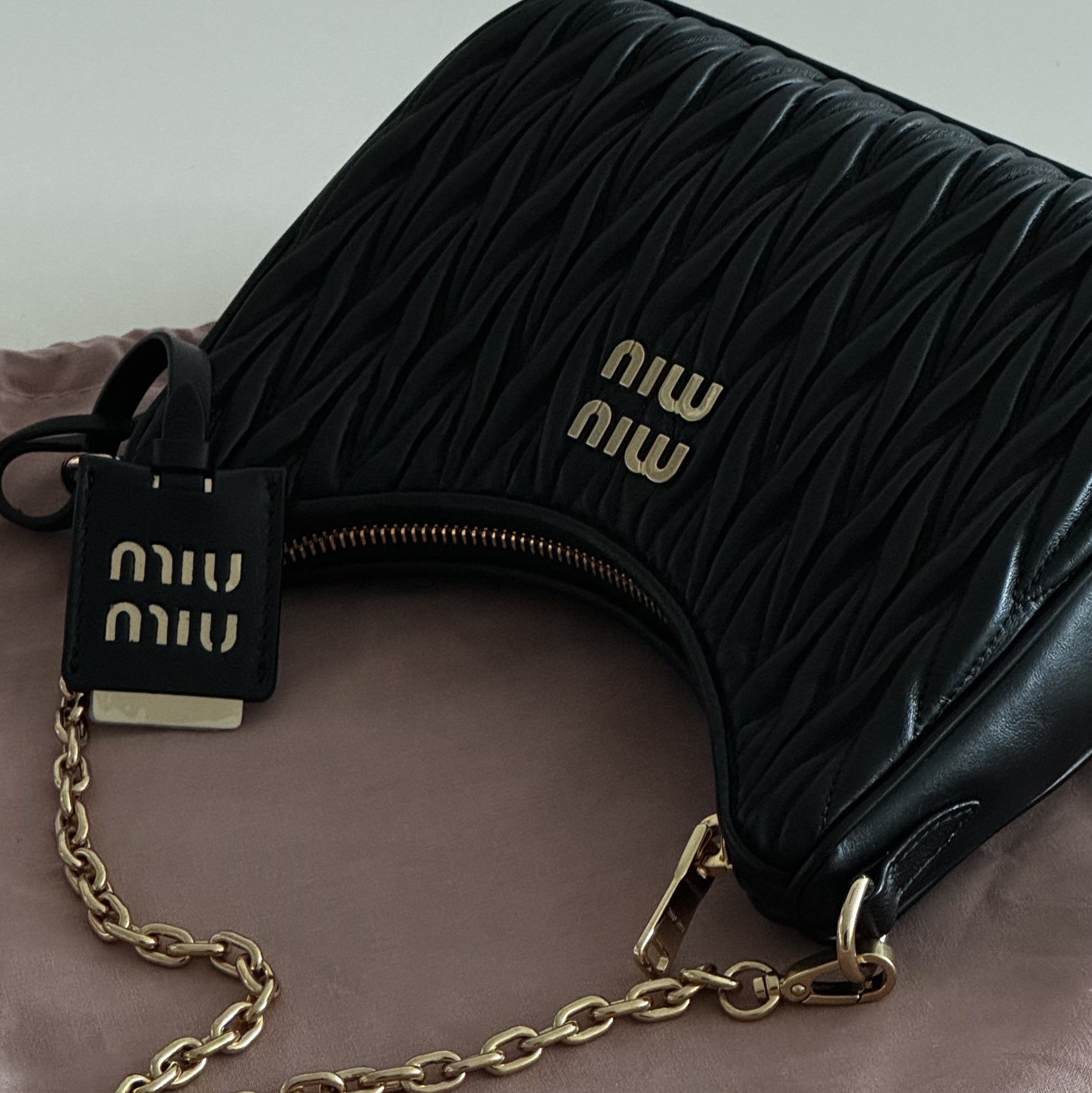 Miu Miu Matelasse Nappa Leather Shoulder Bag Black, (W) Hermes Small Farandole Pendant Rose Gold 착용 스타일 - 1