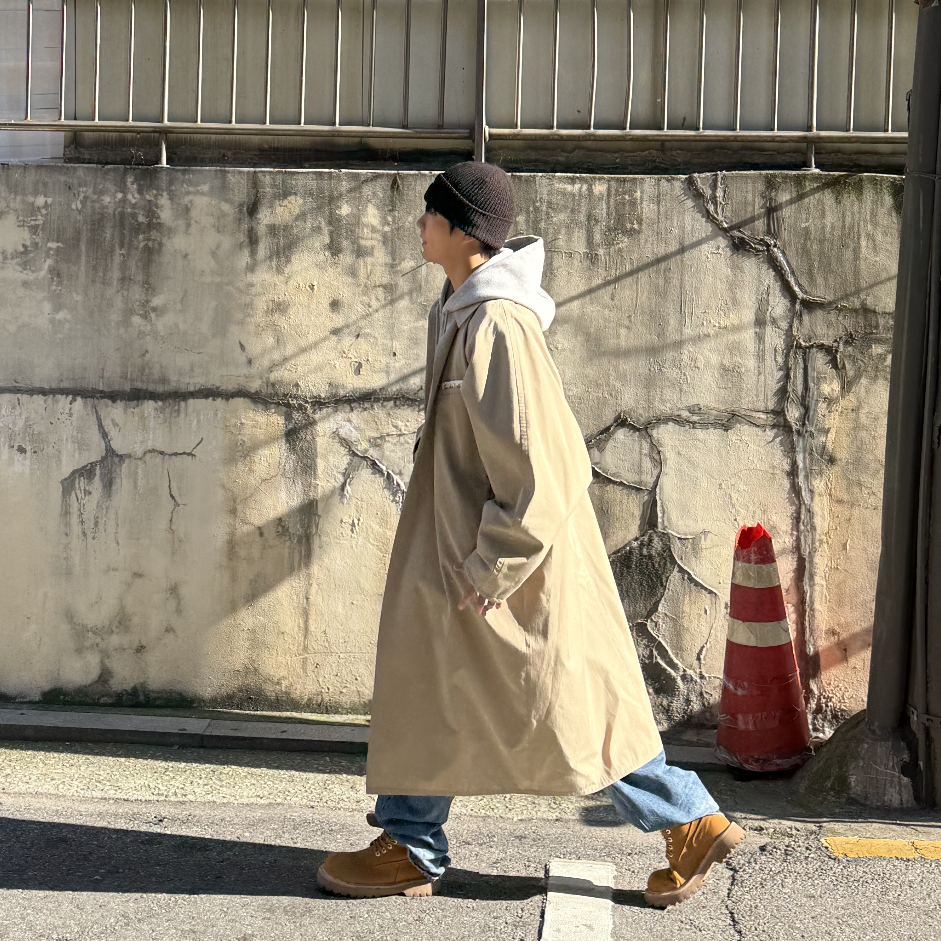 STU Dolman Coat Beige, Nonnod Scuba Zip Hoodie Grey 착용 스타일 - 2