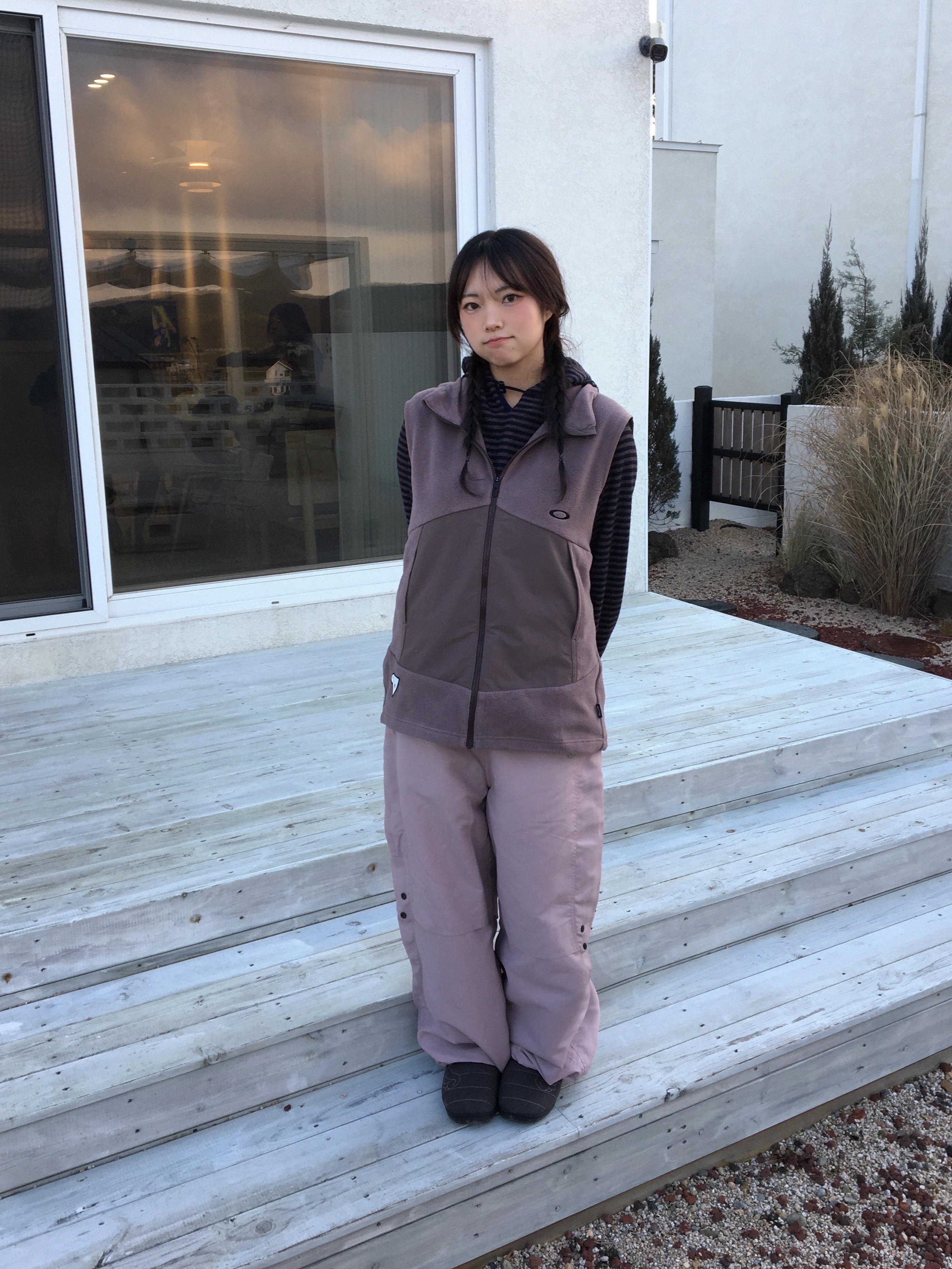 Subu x Coyseio Angel Wing Padding Shoes Charcoal, The North Face Fleece Earmuff Beanie Black 착용 스타일 - 1