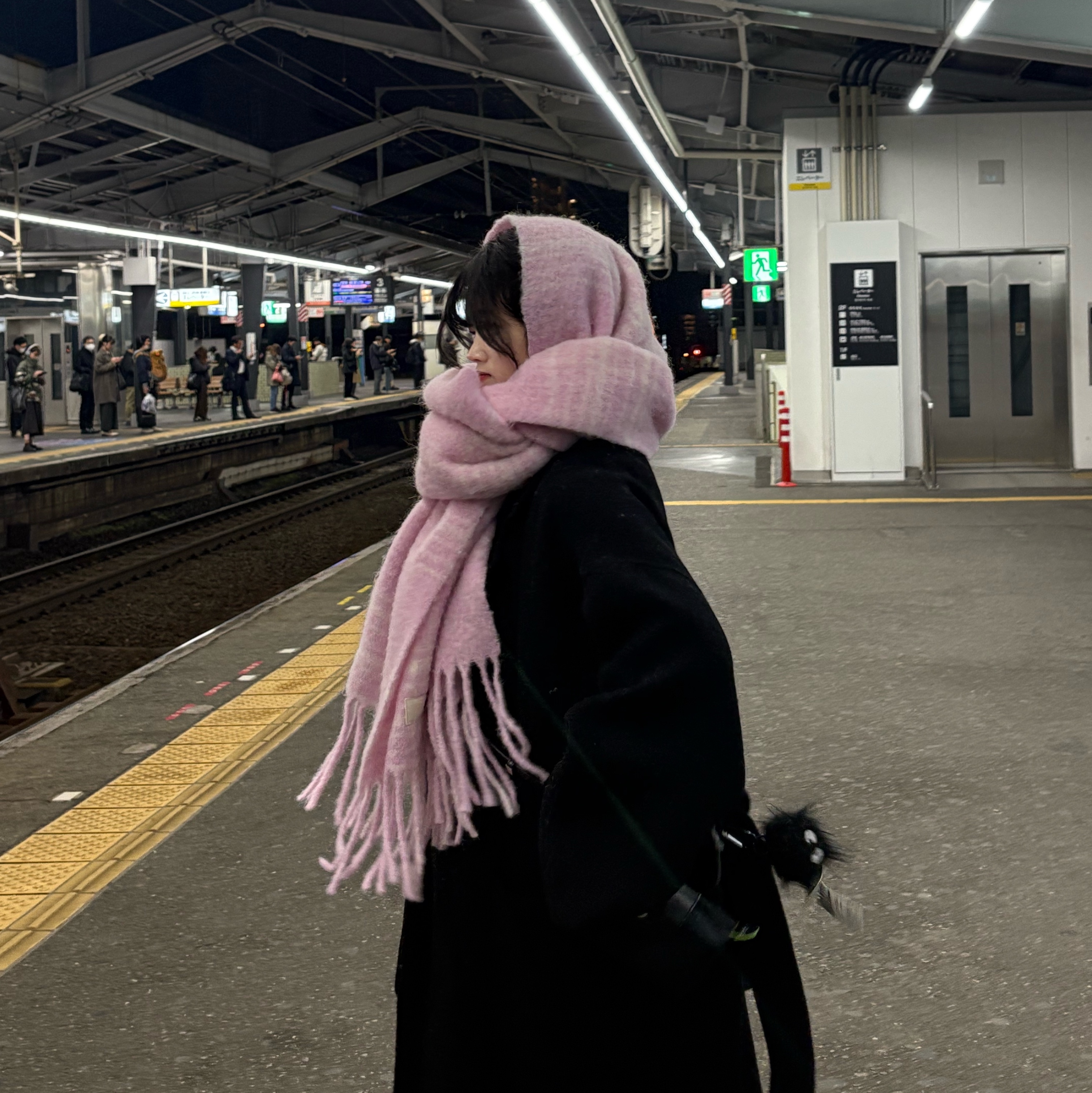 Jacquemus L’echarpe Carro Le Chouchou Jacquard Check Muffler Light Pink 착용 스타일