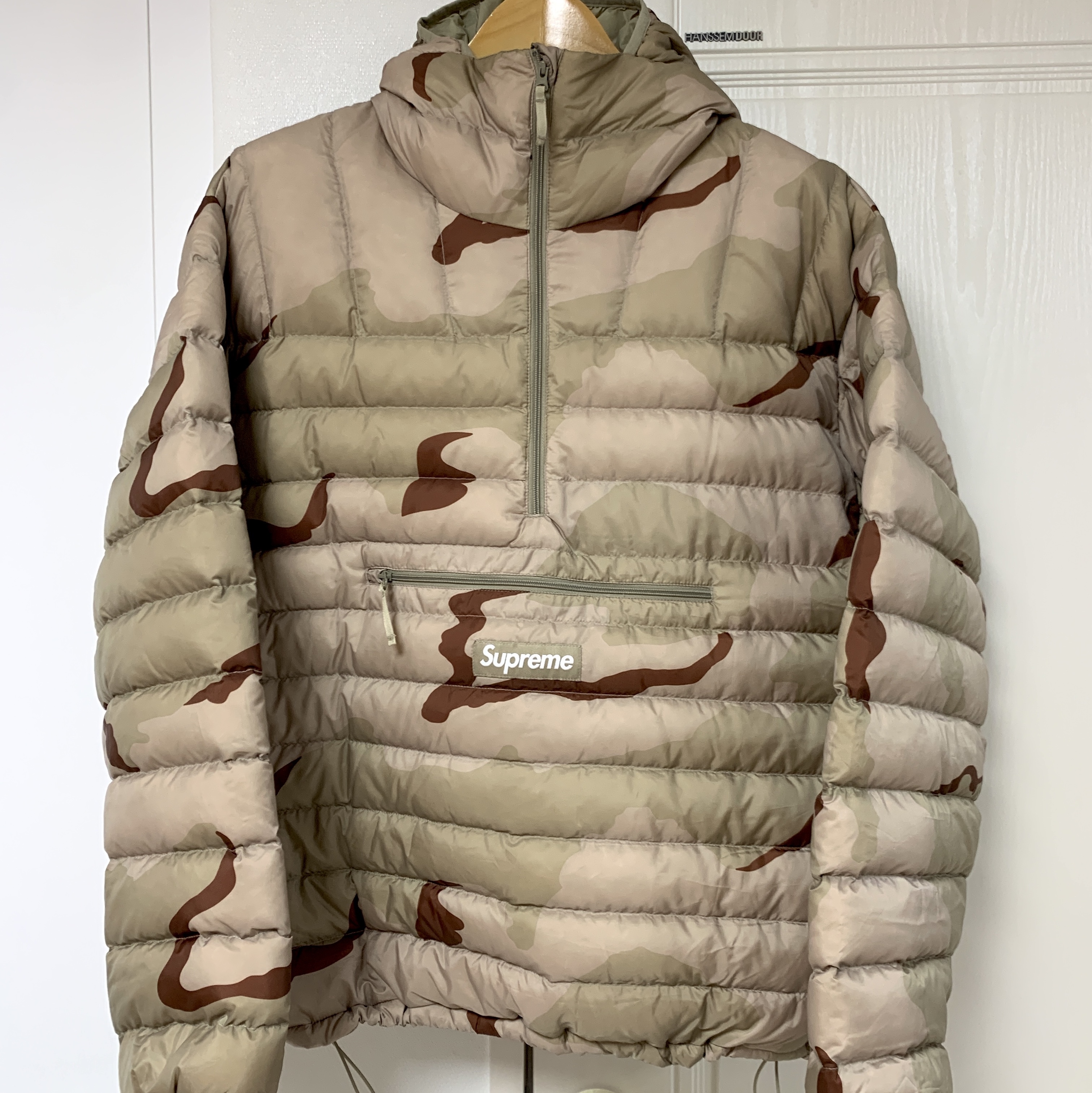 Supreme Micro Down Half Zip Hooded Pullover Desert Camo - 24FW 착용 스타일
