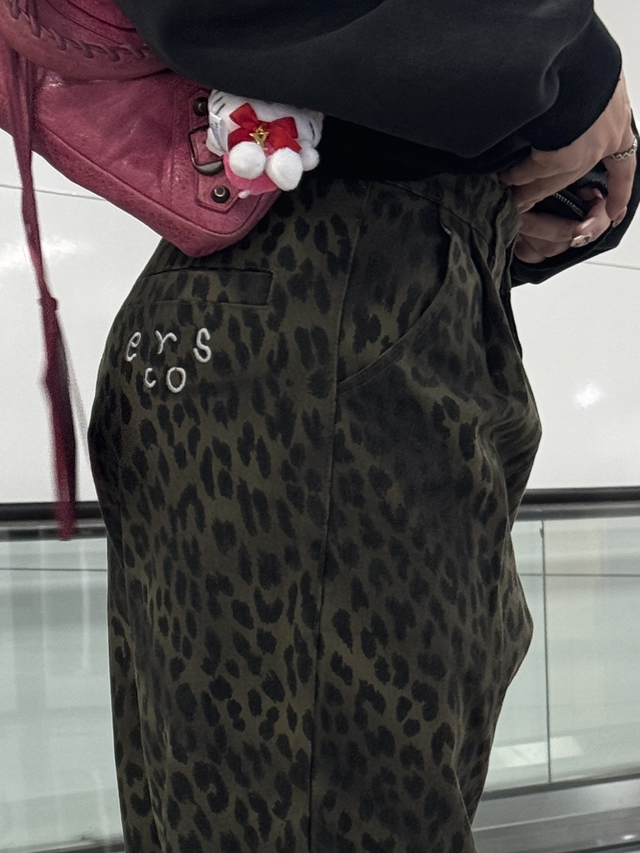ersco Leopard Baggy Trousers Khaki, (W) Nike Air Force 1 '07 Low White 착용 스타일 - 5