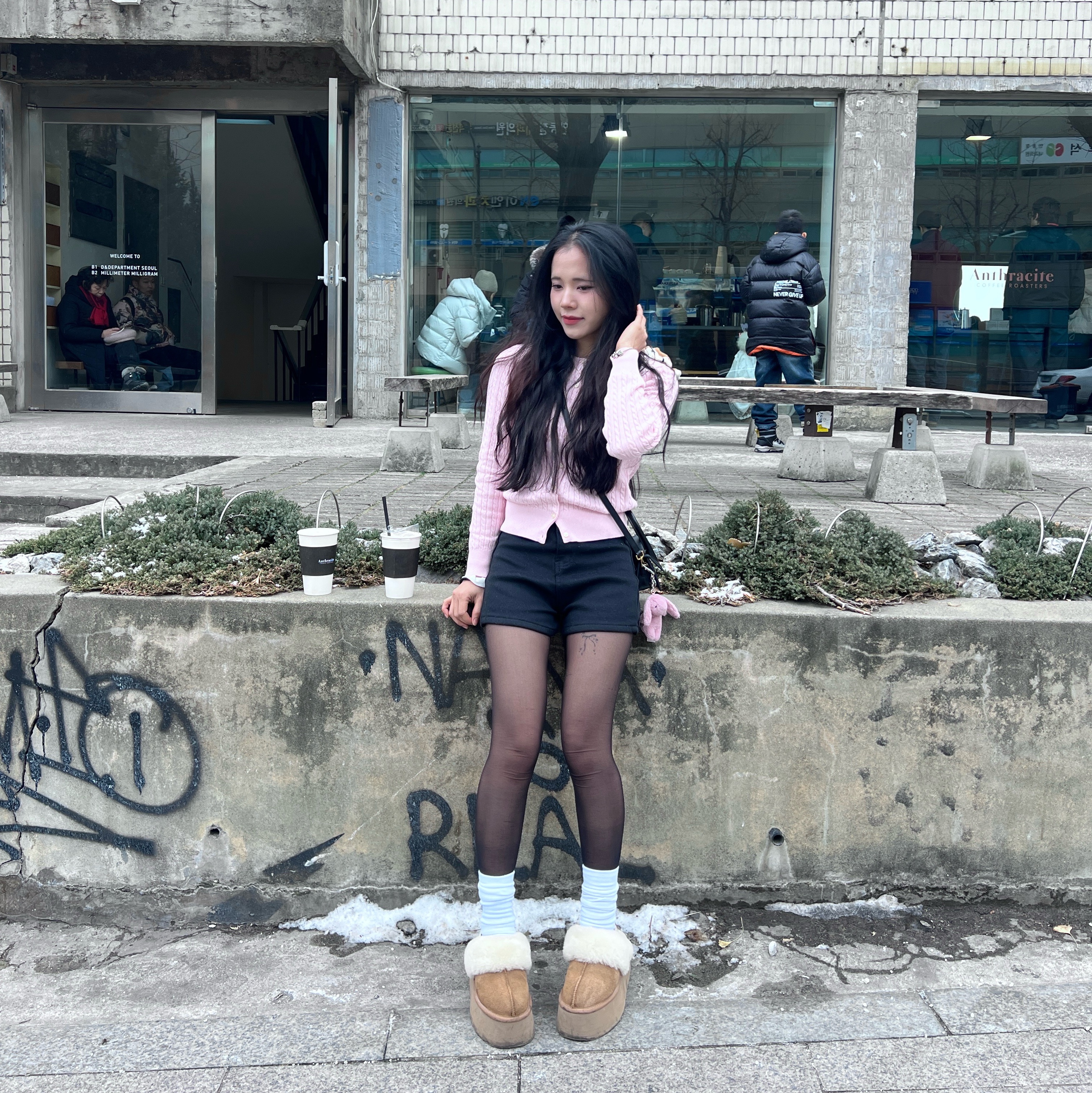[30% 적립] Polo Ralph Lauren Children Mini Cable Cotton Cardigan Hunter Navy, Jacquemus Le Chiquito Signature Leather Mini Handbag Black 착용 스타일 - 3