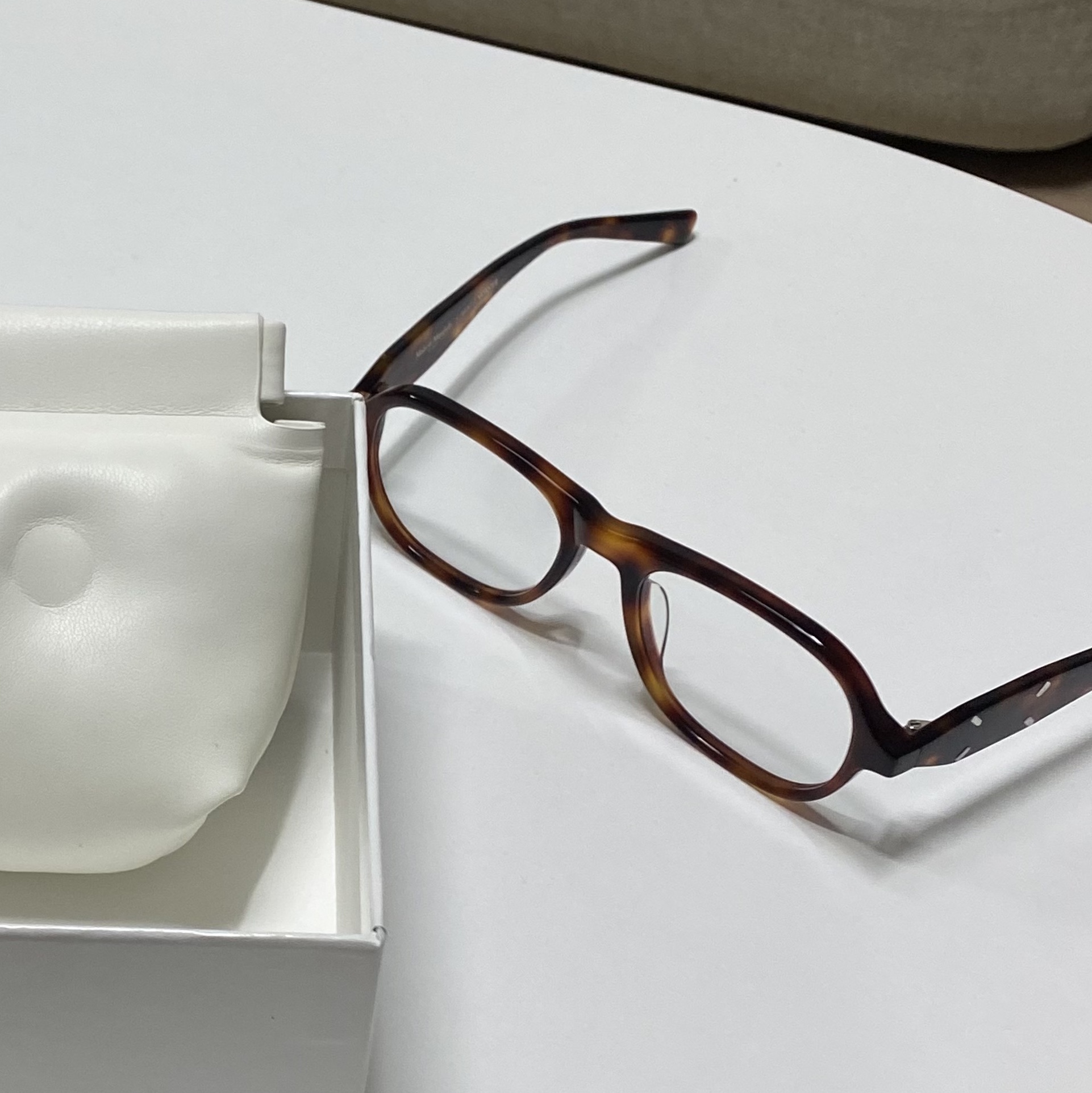 Gentle Monster x Maison Margiela MM113 Tortoiseshell Clear 착용 스타일