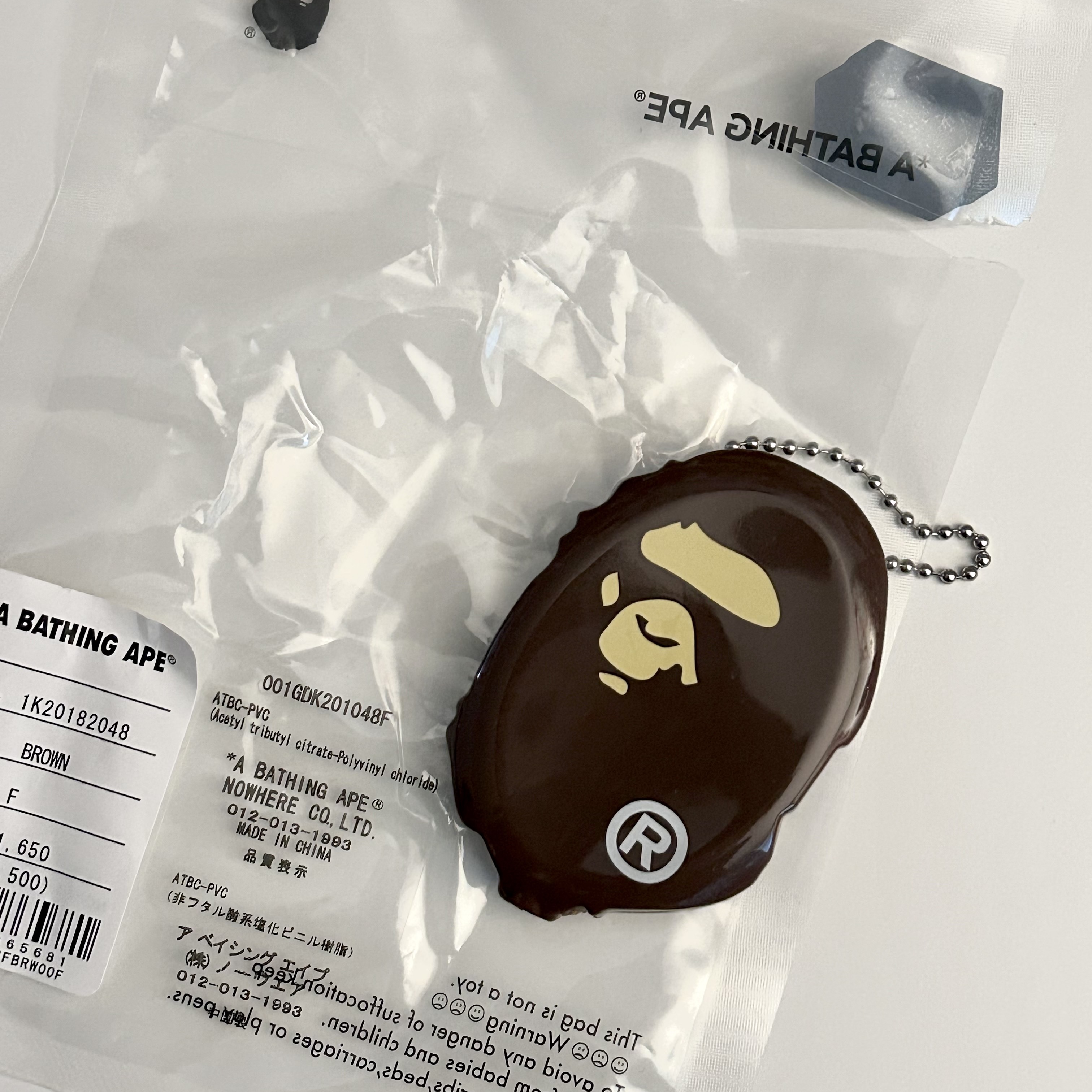 BAPE Ape Head Coin Case M Brown 착용 스타일