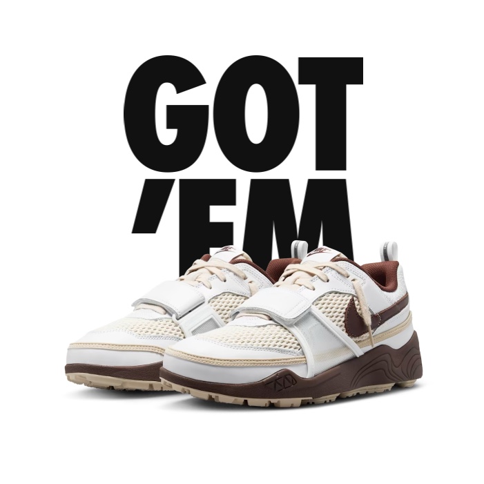 Nike x Travis Scott Zoom Field Jaxx White and Light Chocolate 착용 스타일