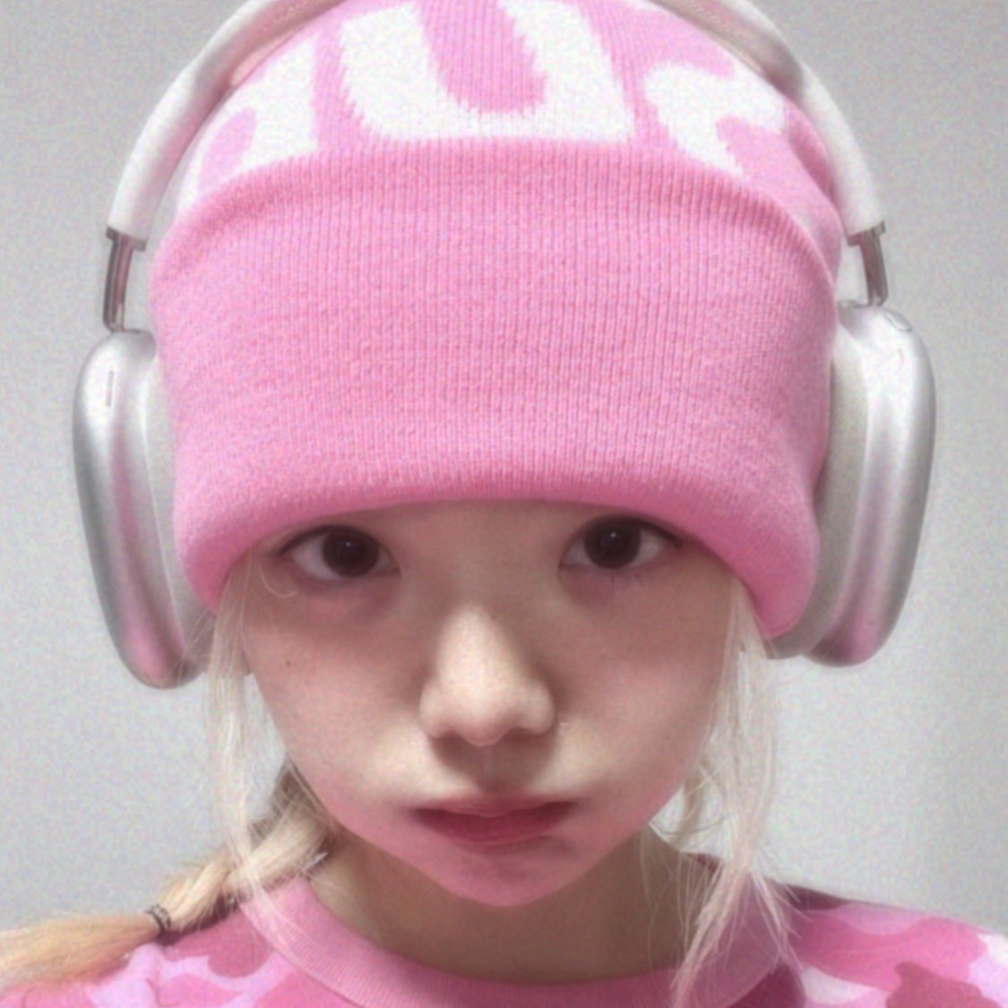 Supreme Big Logo Beanie Pink - 24FW, Apple AirPods Max Lightning Silver (Korean Ver.) 착용 스타일