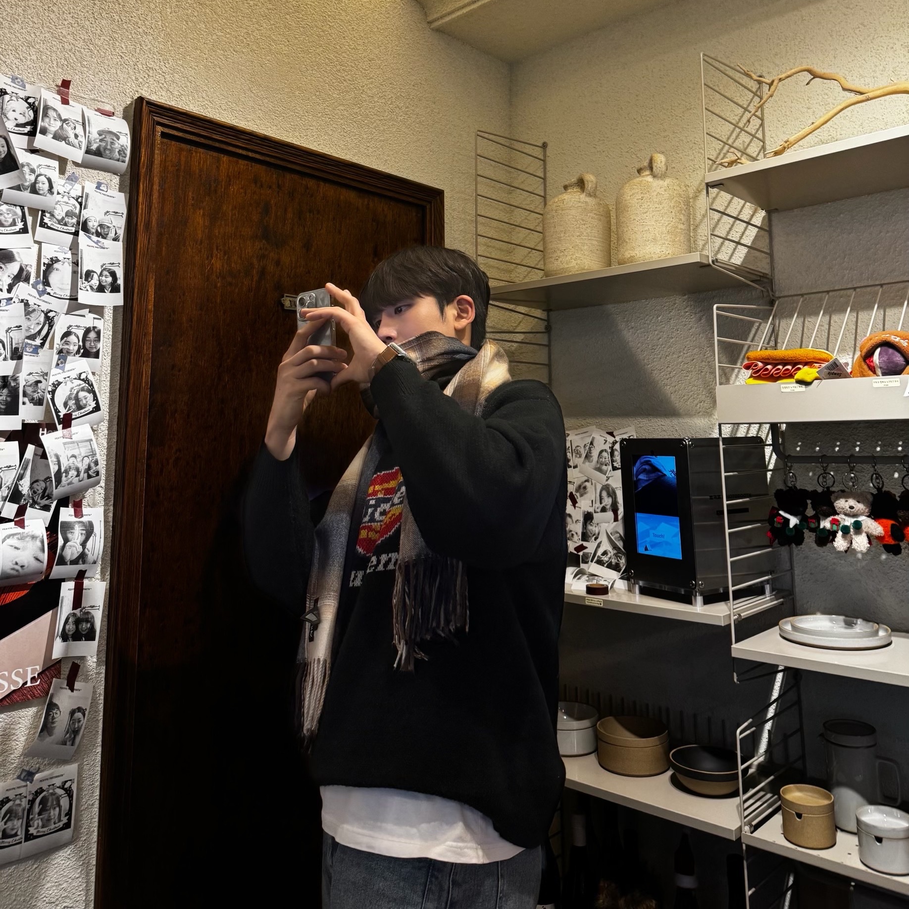 Supreme x Dickies Sweater Black - 22FW, Moncler Vezere Short Down Jacket Black - 24FW 착용 스타일 - 1