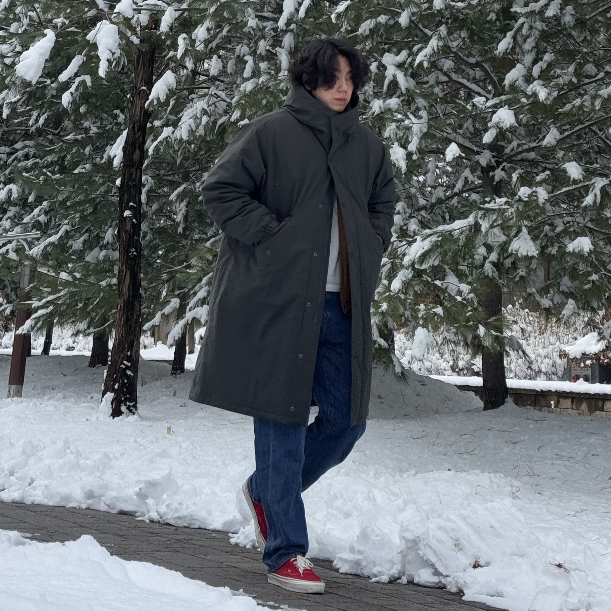 Uniqlo x Engineered Garments Pufftech Hooded Coat Dark Green, Carhartt Blanket Lined Relaxed Fit Tall Duck Detroit Jacket Carhartt Brown 착용 스타일 - 2