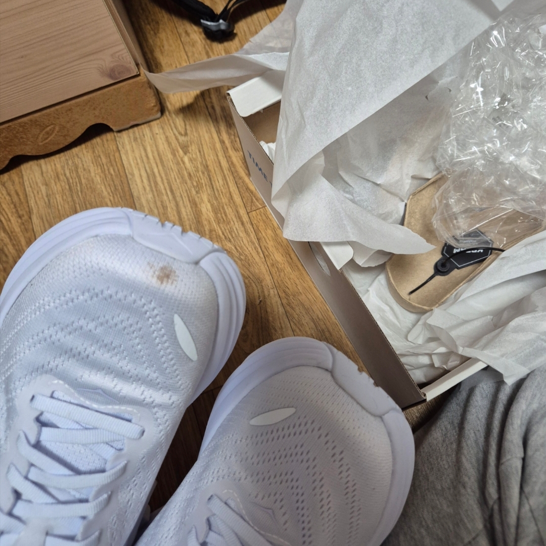 Hoka Bondi 8 White - Regular 착용 스타일