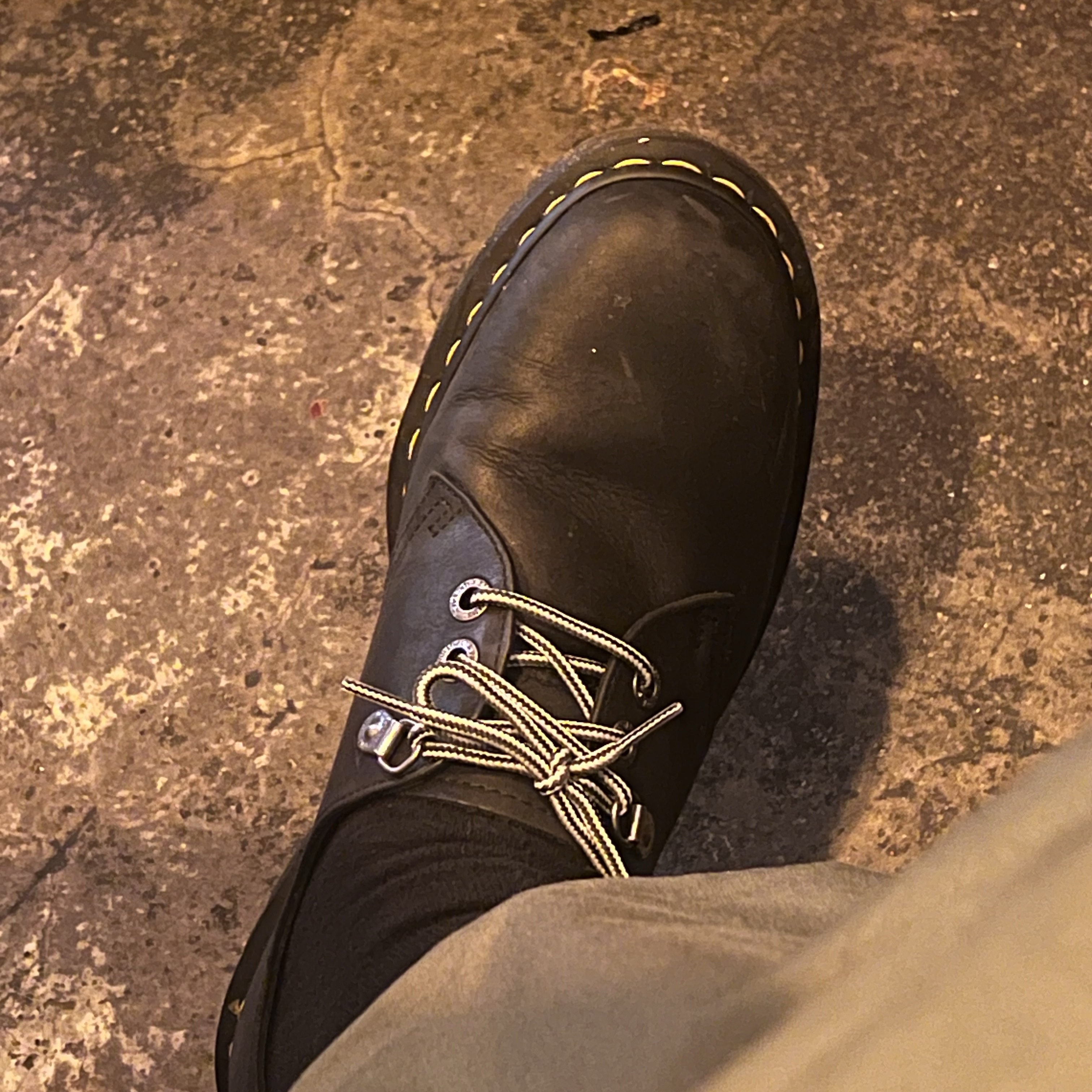 Dr. Martens x Thisisneverthat 1461 Waxed Full Grain Black 착용 스타일