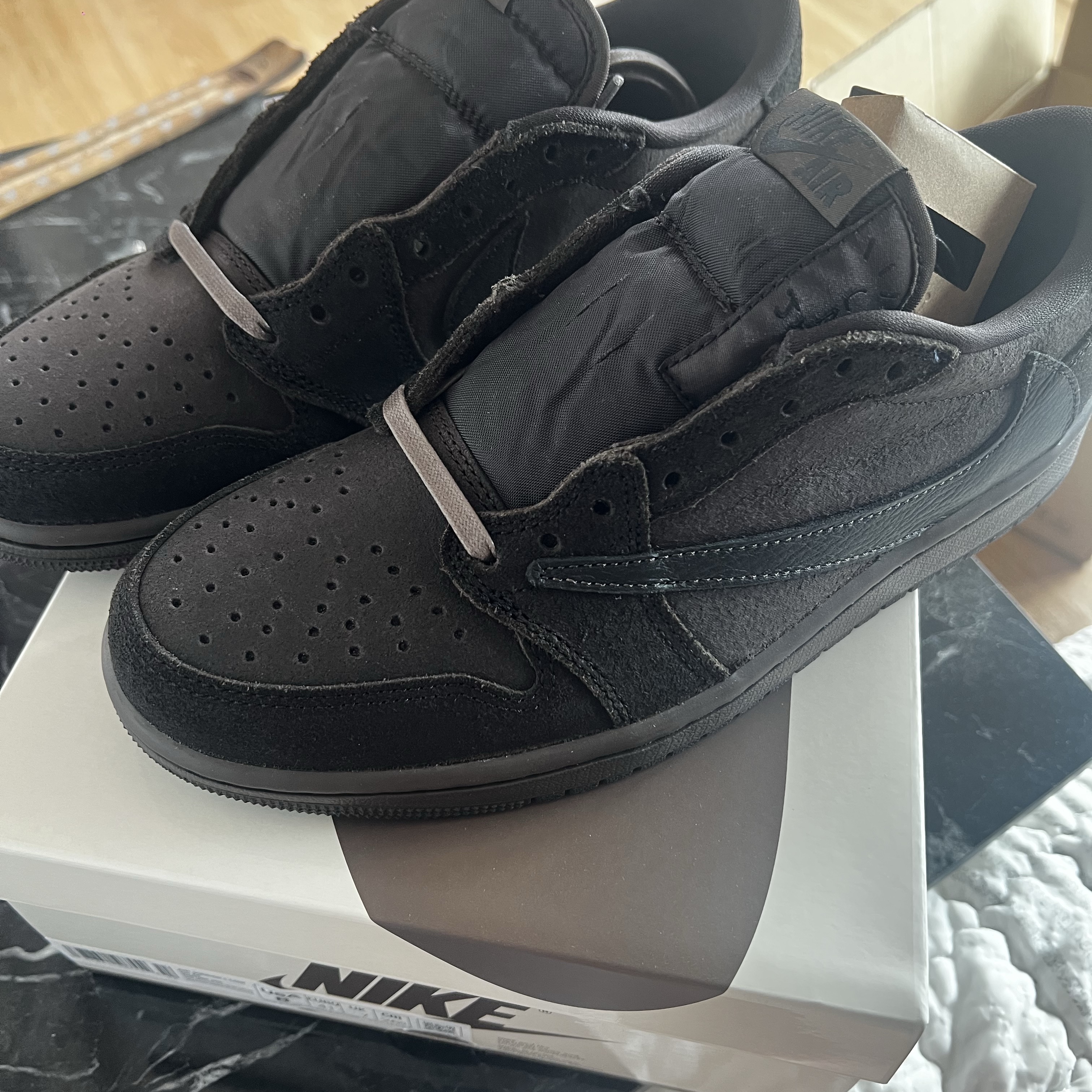 Jordan 1 x Travis Scott Retro Low OG SP Velvet Brown and Dark Mocha 착용 스타일