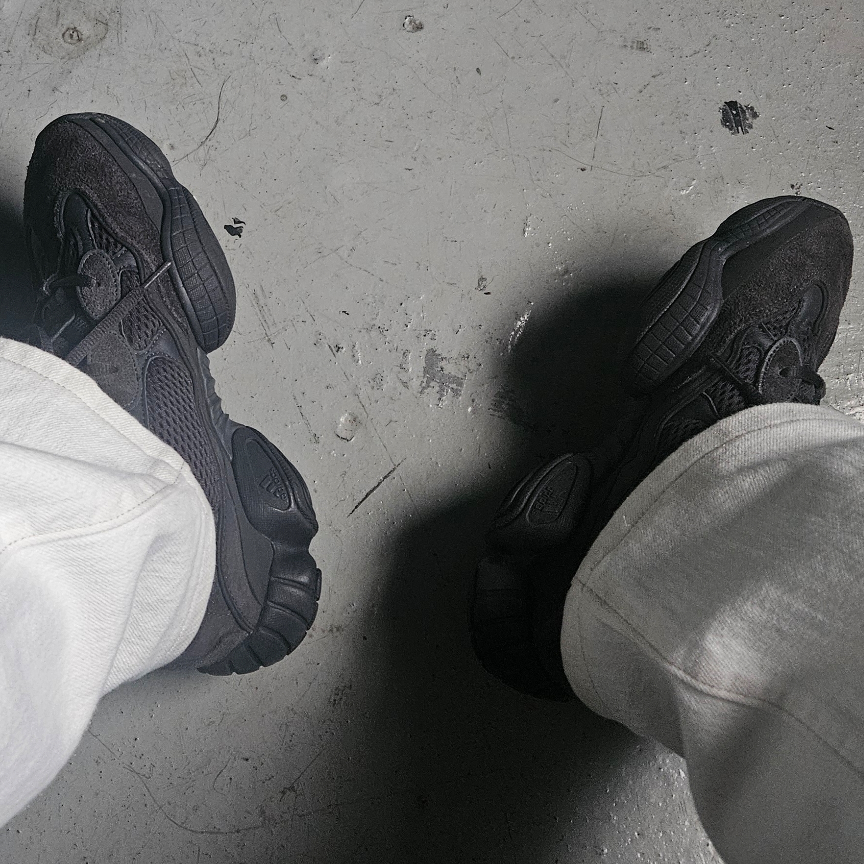 Adidas Yeezy 500 Utility Black 2022/2023 착용 스타일