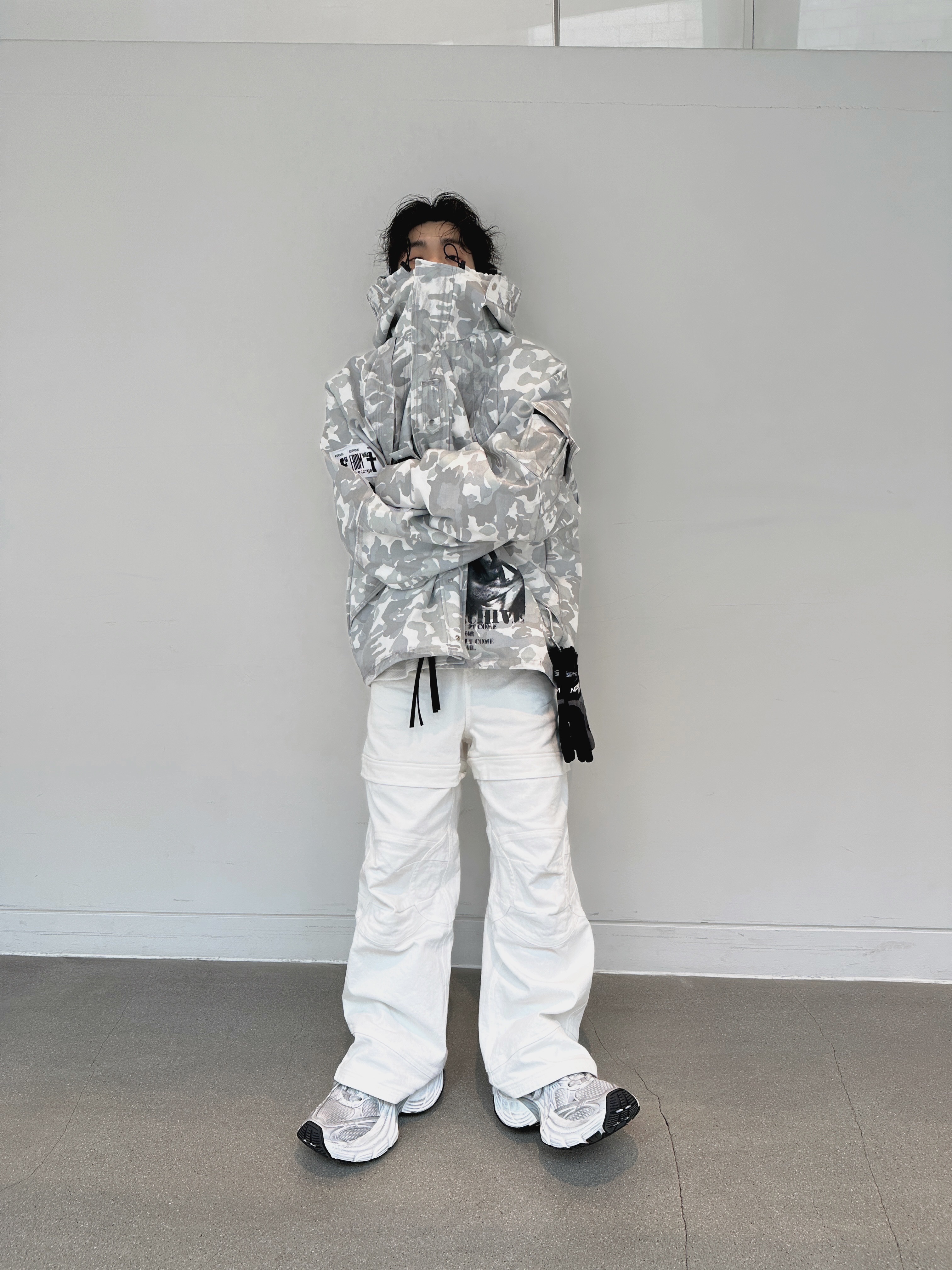 Balenciaga 10XL Sneakers White Grey Silver Black 착용 스타일 - 1