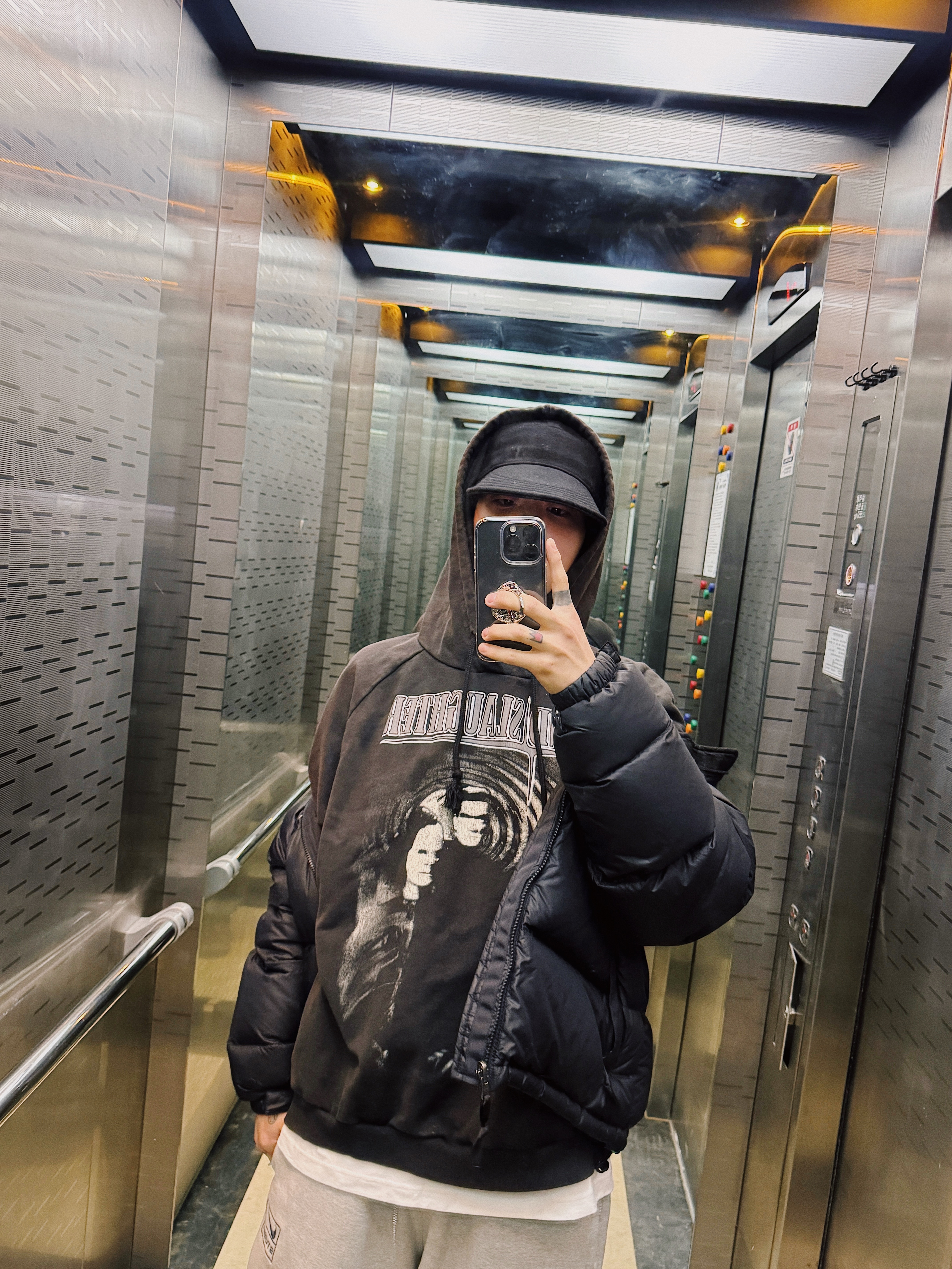 Project G/R Mind Slaughter Vintage Washeed Hoodie Black 착용 스타일 - 1