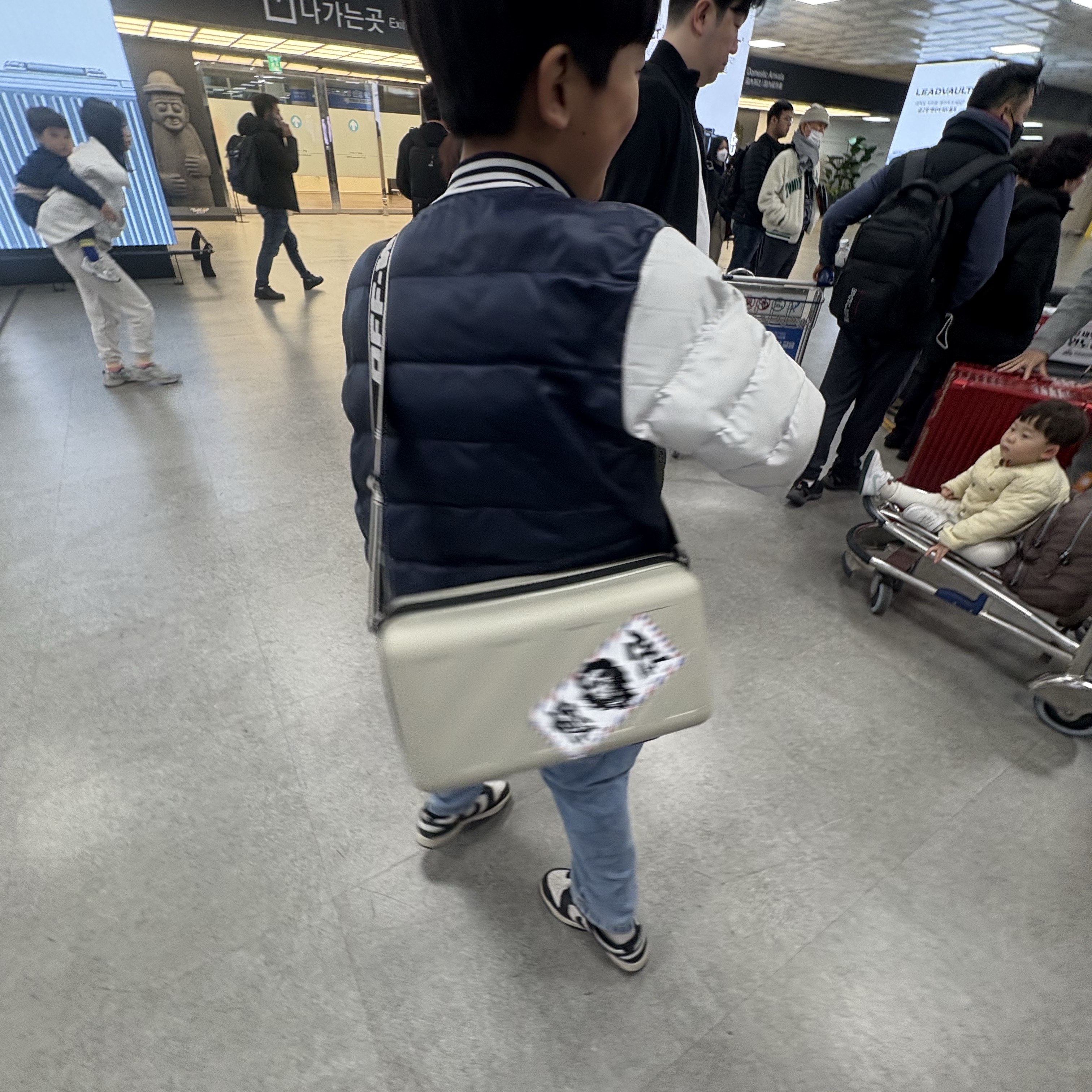 Off-White x Amore Pacific Protection Box (Without Cosmetics), Nike Dunk Low Retro Black 착용 스타일 - 2