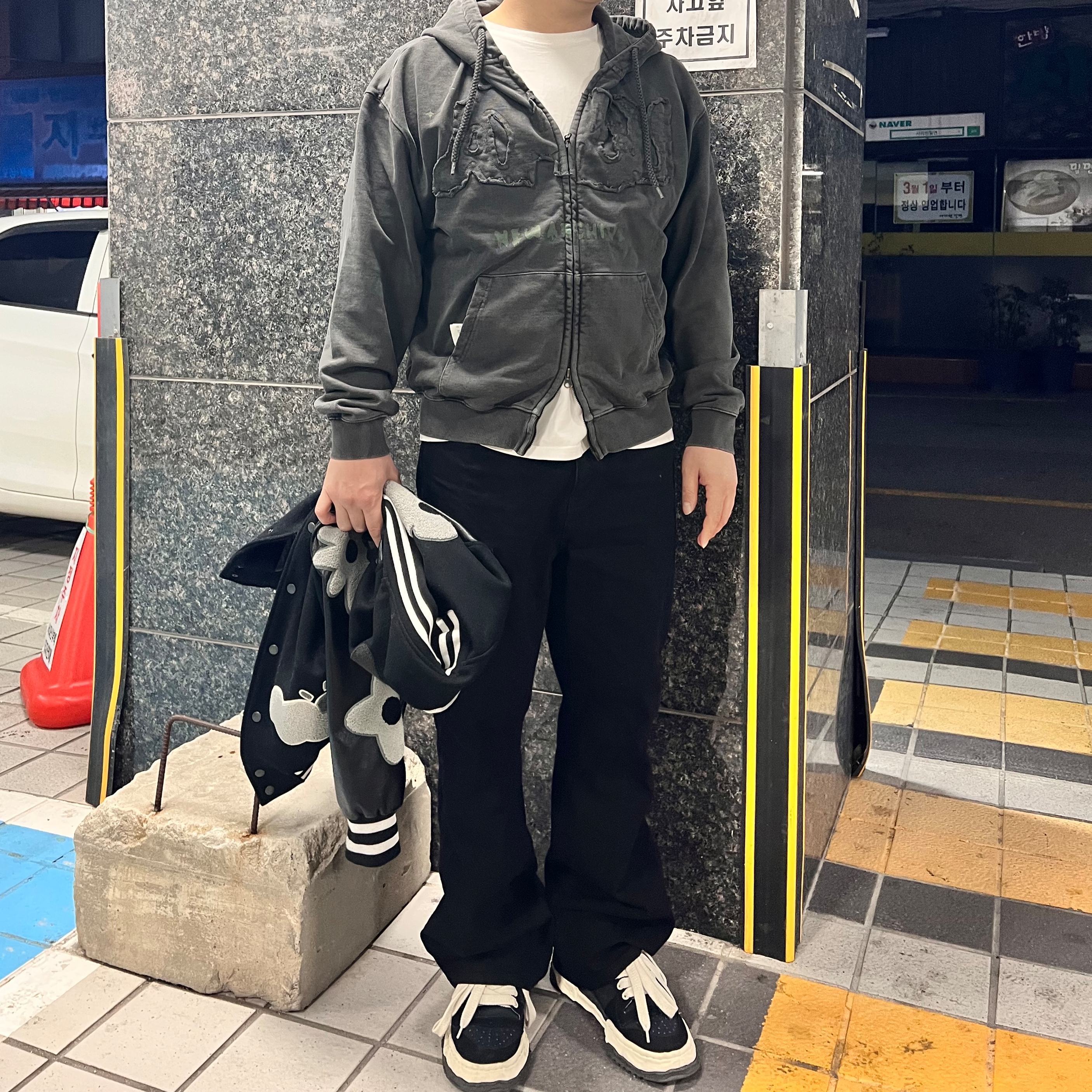 Maison Mihara Yasuhiro Keith OG Sole Canvas Low-top Sneakers Black 착용 스타일