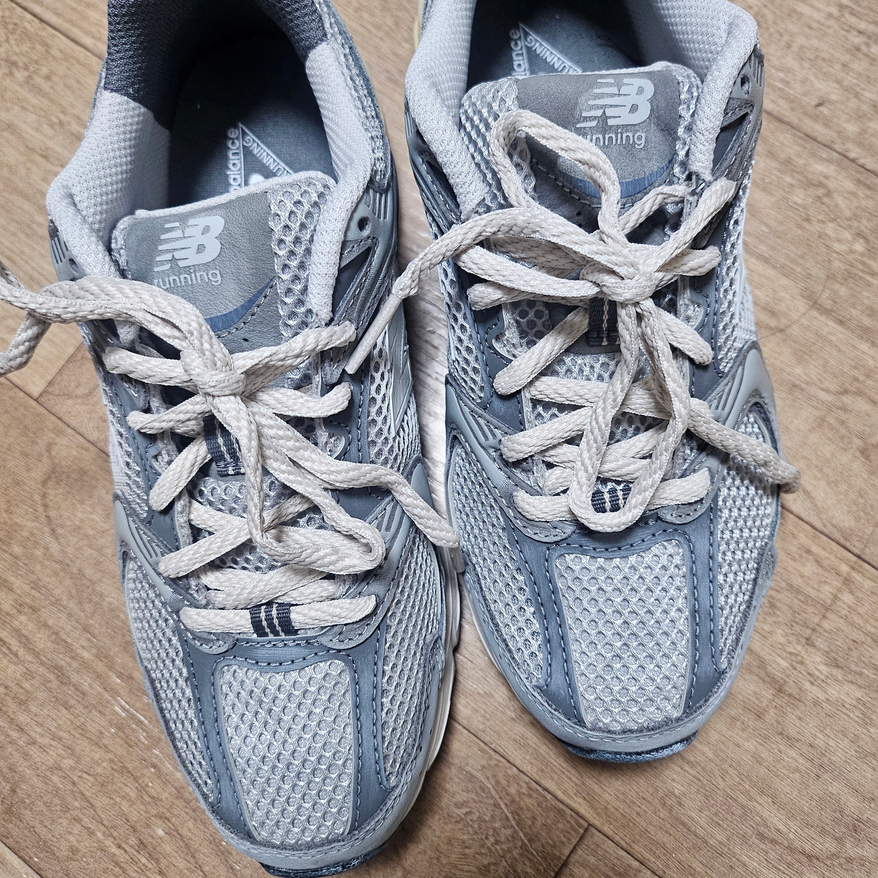 New Balance 530 Premium Vintage Grey Matter 착용 스타일