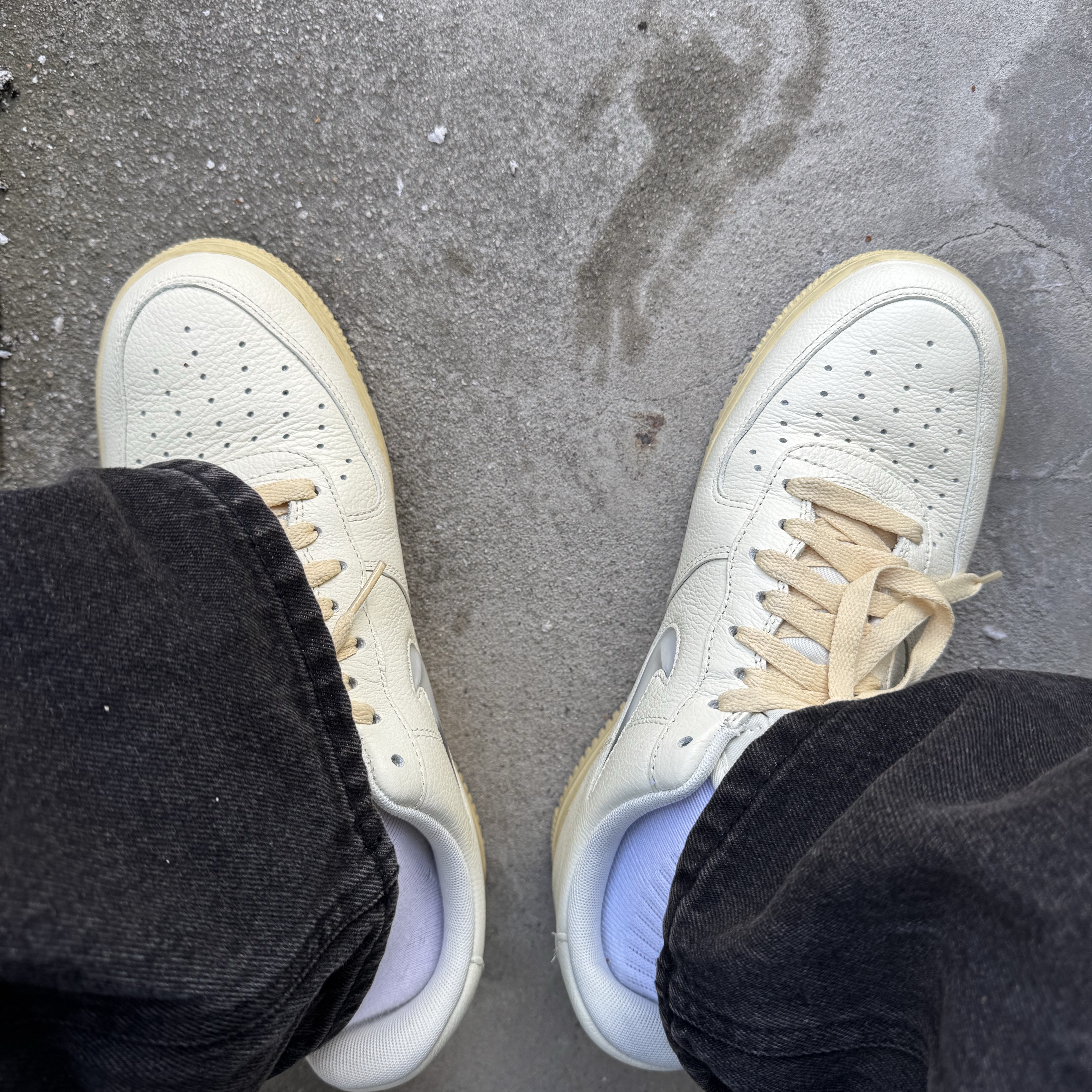 (W) Nike Air Force 1 '07 LX Coconut Milk and Lemon Wash 착용 스타일