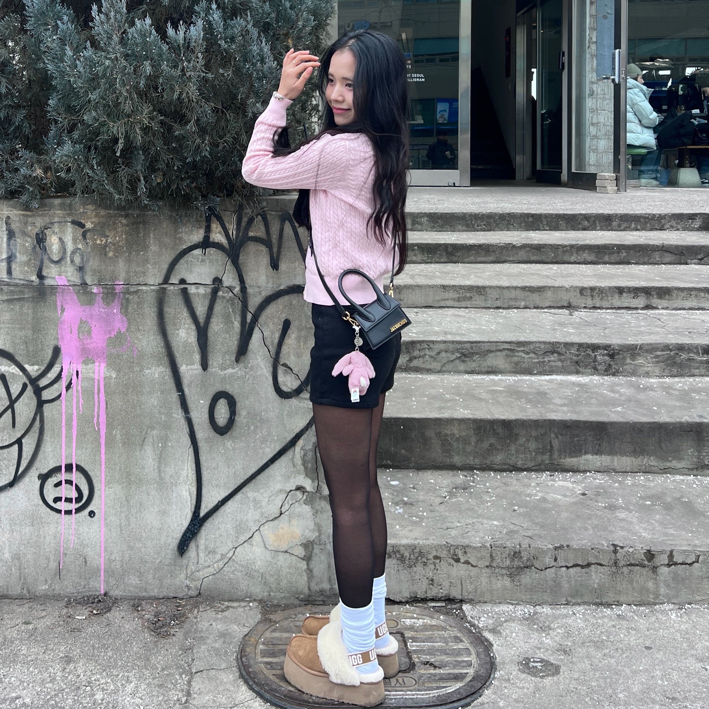 [30% 적립] Polo Ralph Lauren Children Mini Cable Cotton Cardigan Hunter Navy, Jacquemus Le Chiquito Signature Leather Mini Handbag Black 착용 스타일 - 6