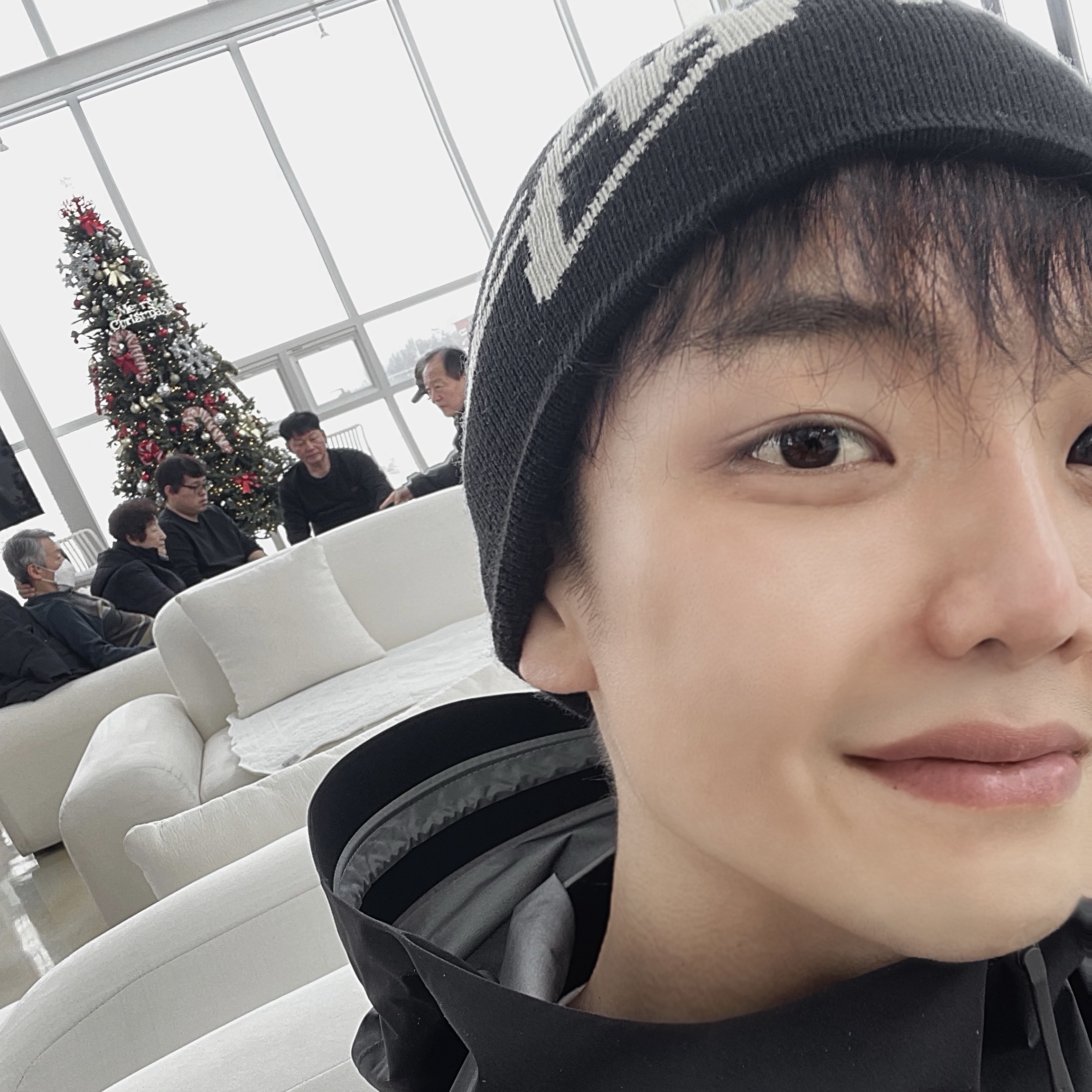 Arc'teryx Beta Jacket Black, Stussy Brushed Out Stock Skullcap Beanie Black 착용 스타일 - 1