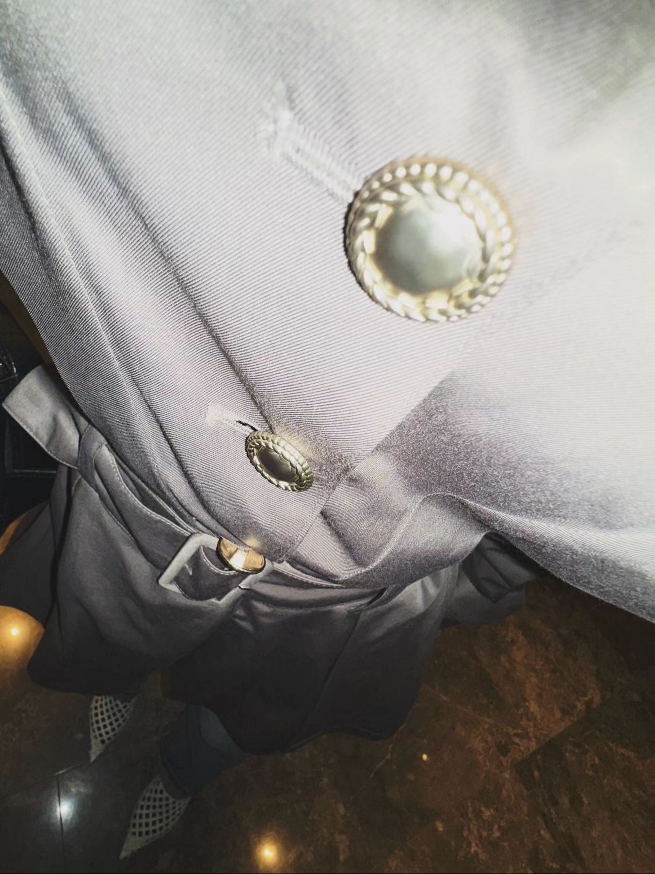 Prada Cleo Brushed Leather Shoulder Bag White N, (W) Hysteric Glamour On Skull Pick Necklace Silver 착용 스타일 - 2