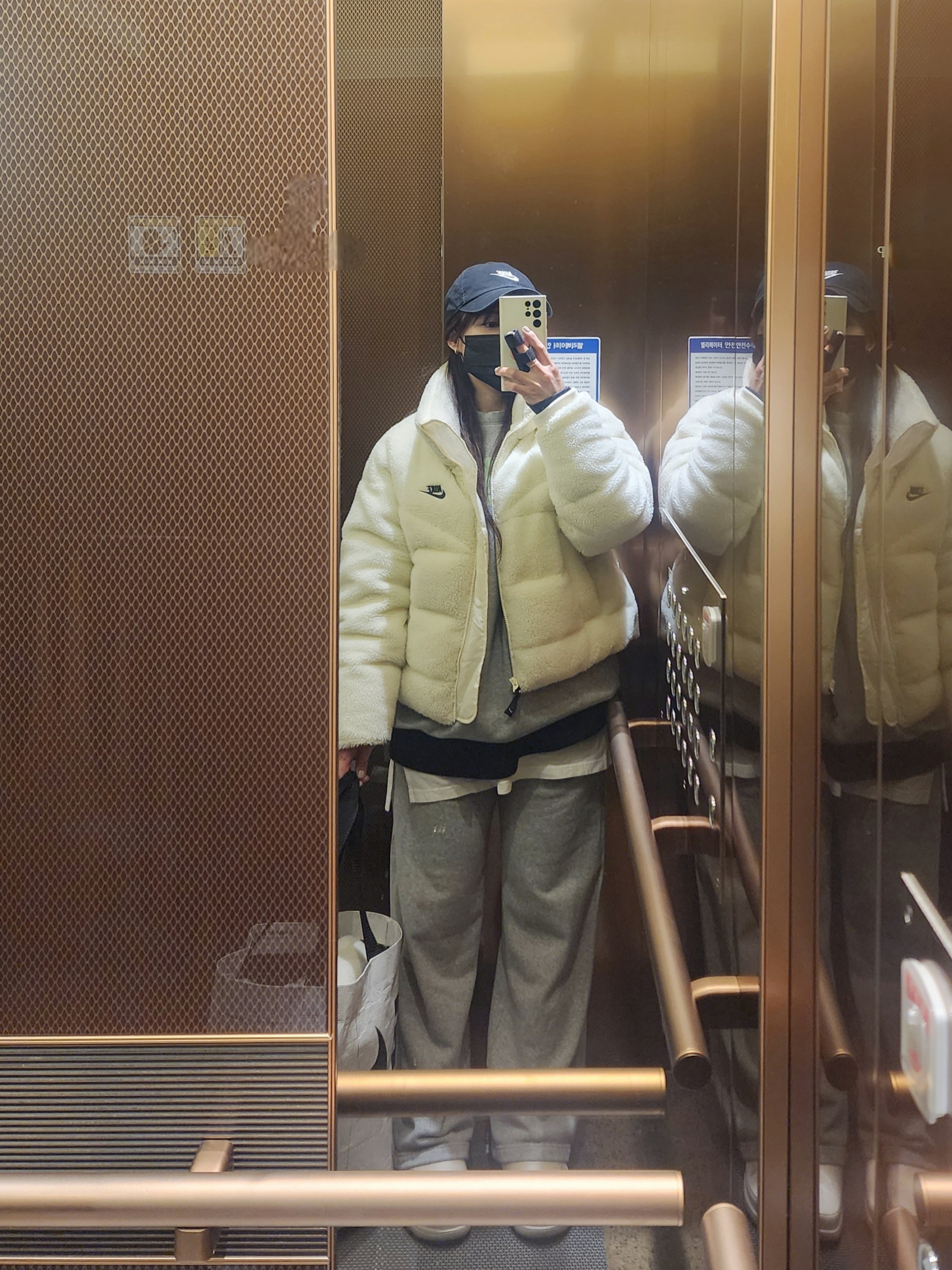 (W) Nike NSW Thrma-Fit City Series Sherpa Jacket White - Asia, Nike Heritage 86 Futura Washed Cap Black White 착용 스타일