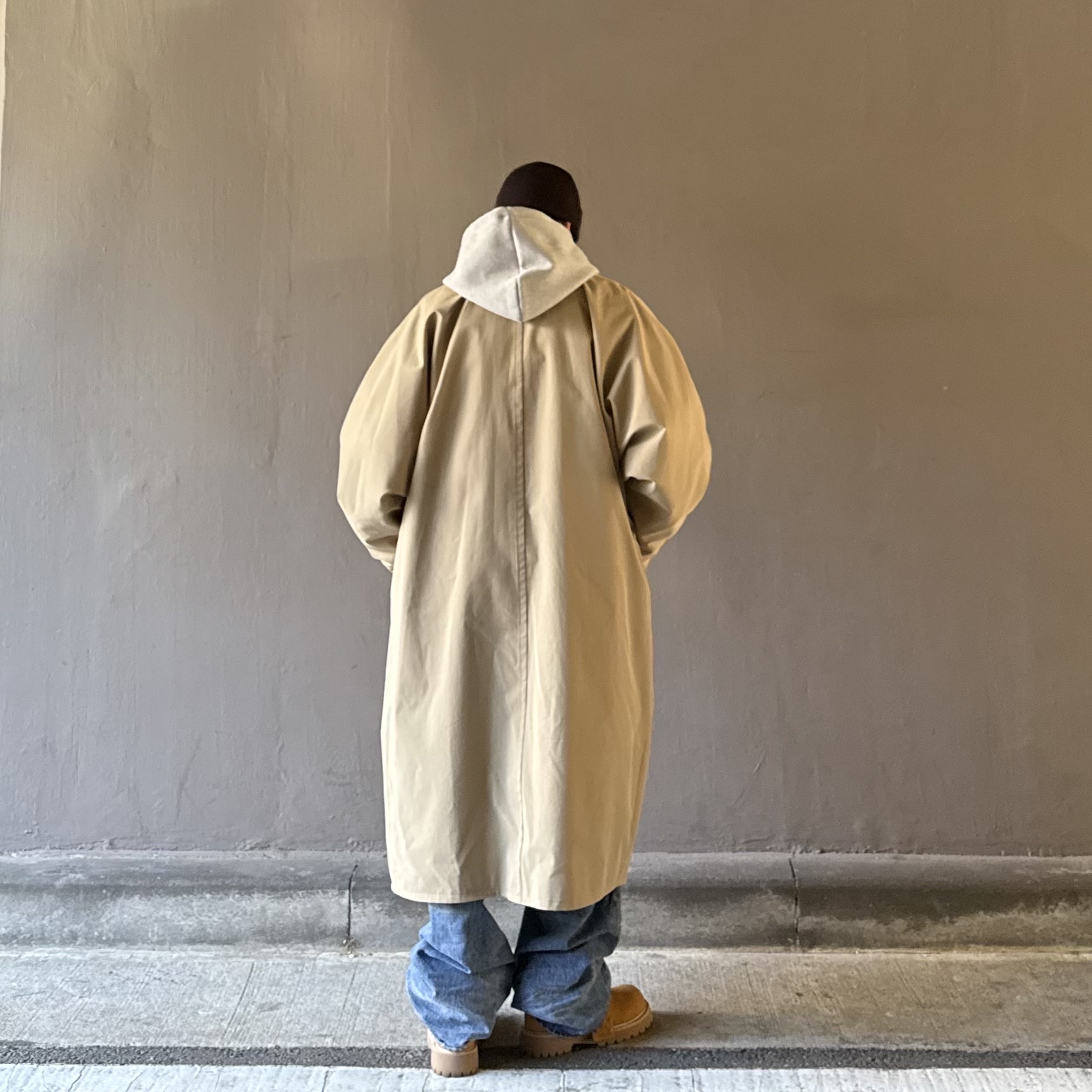 STU Dolman Coat Beige, Nonnod Scuba Zip Hoodie Grey 착용 스타일 - 5