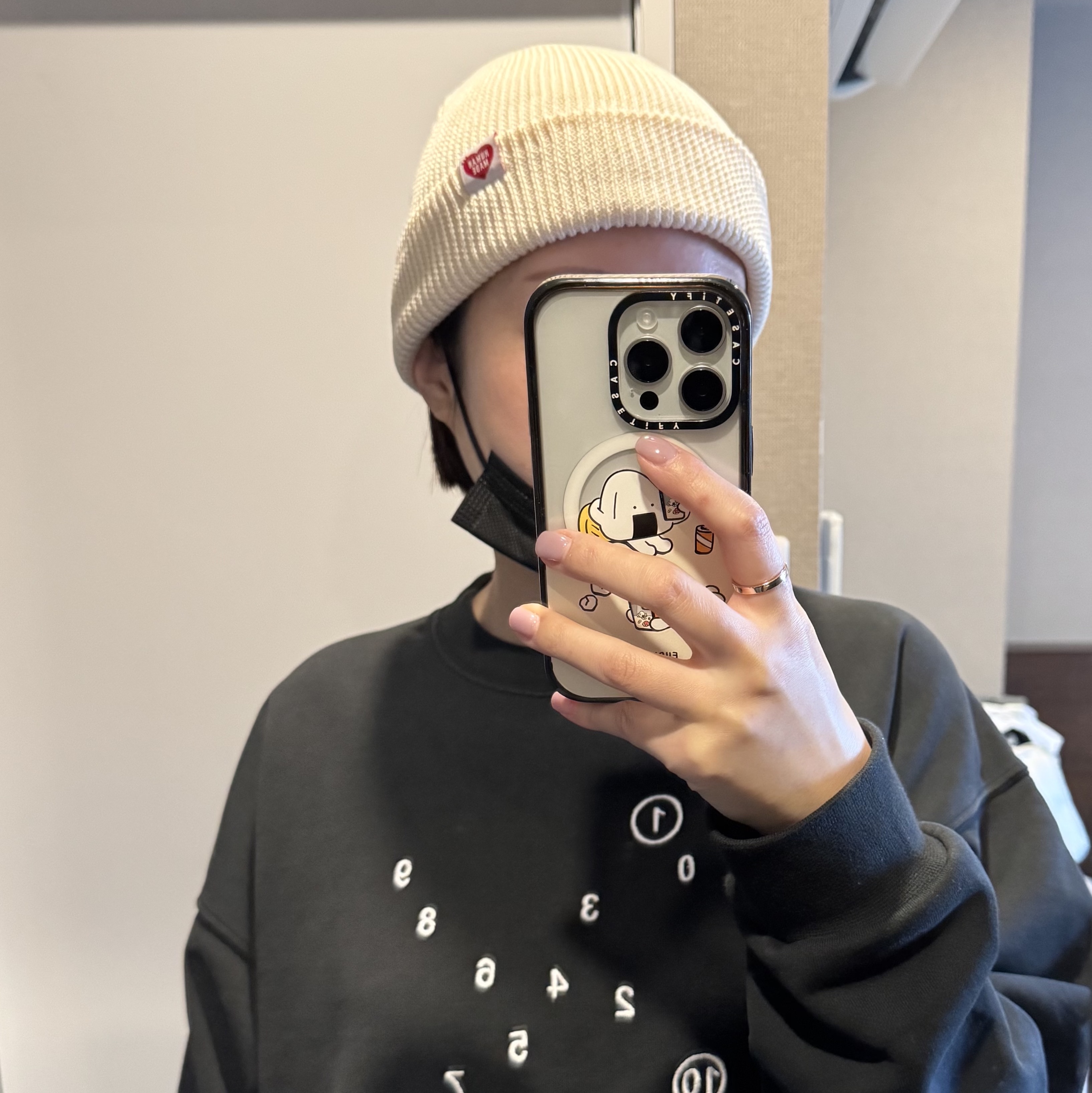 Human Made Classic Beanie White, (W) Maison Margiela Scattered Logo Sweatshirt Black 착용 스타일