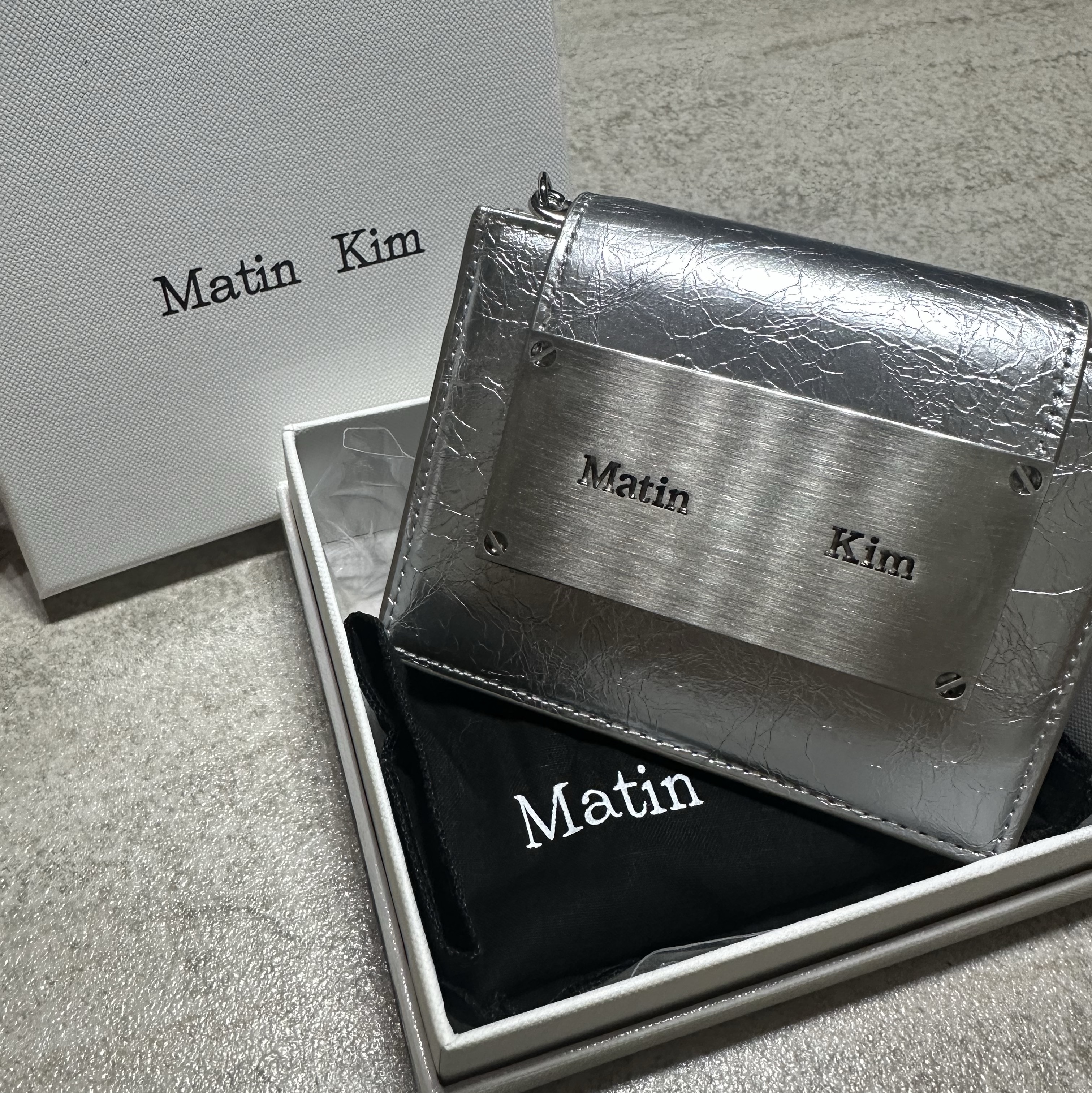 Matin Kim Accordion Mini Bag Silver 착용 스타일