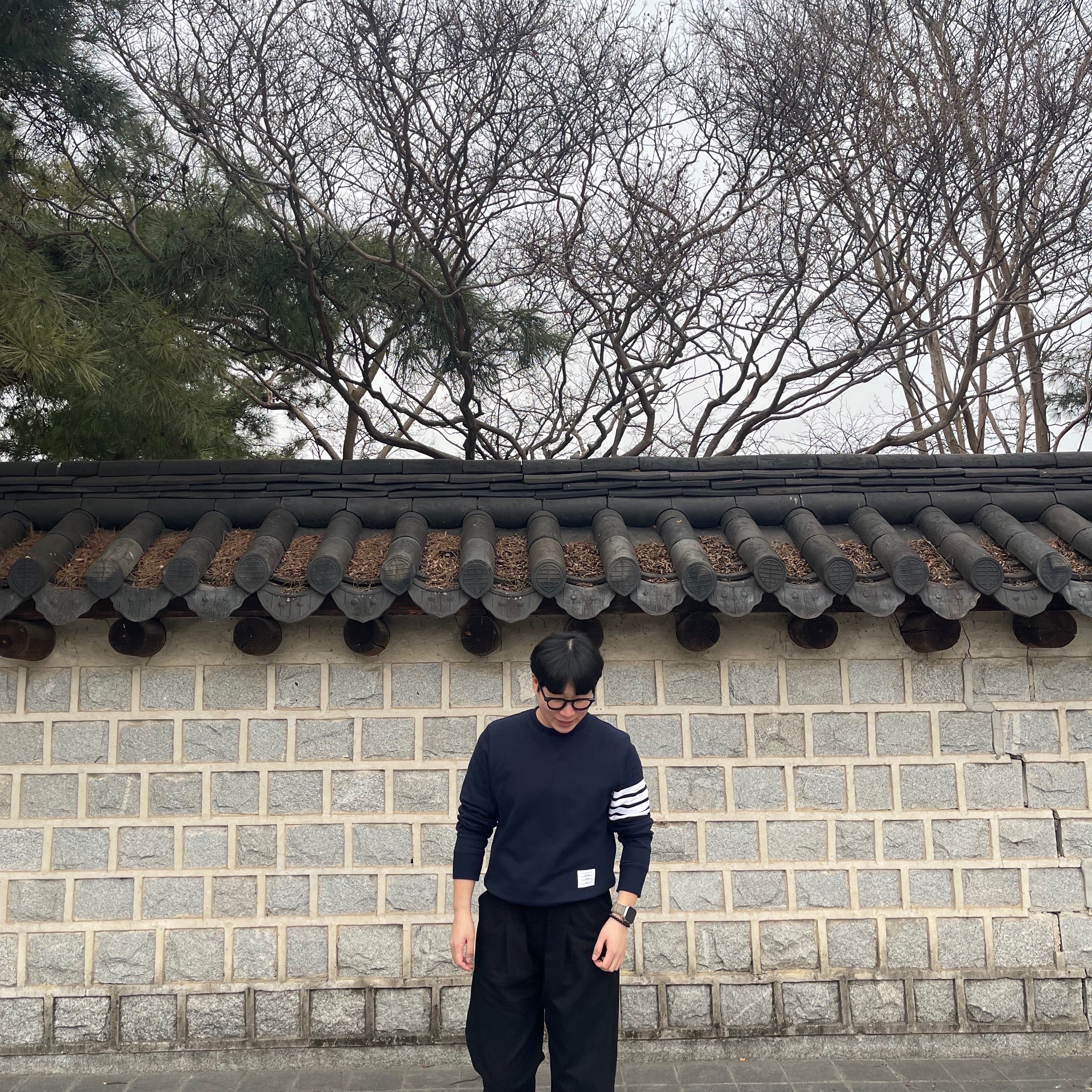 Thom Browne Engineered 4-Bar Sweatshirt Navy 착용 스타일