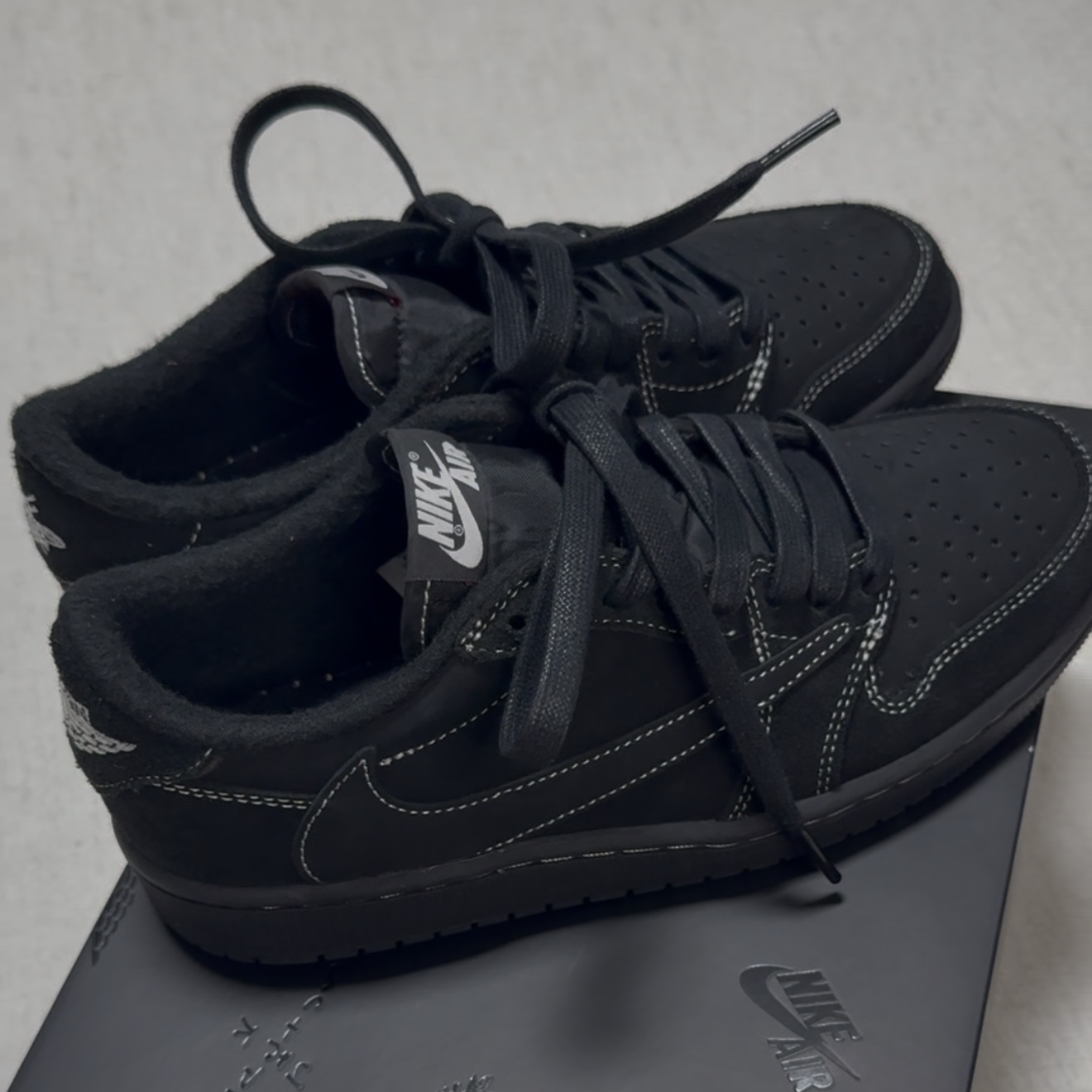Jordan 1 x Travis Scott Retro Low OG SP Black Phantom 착용 스타일