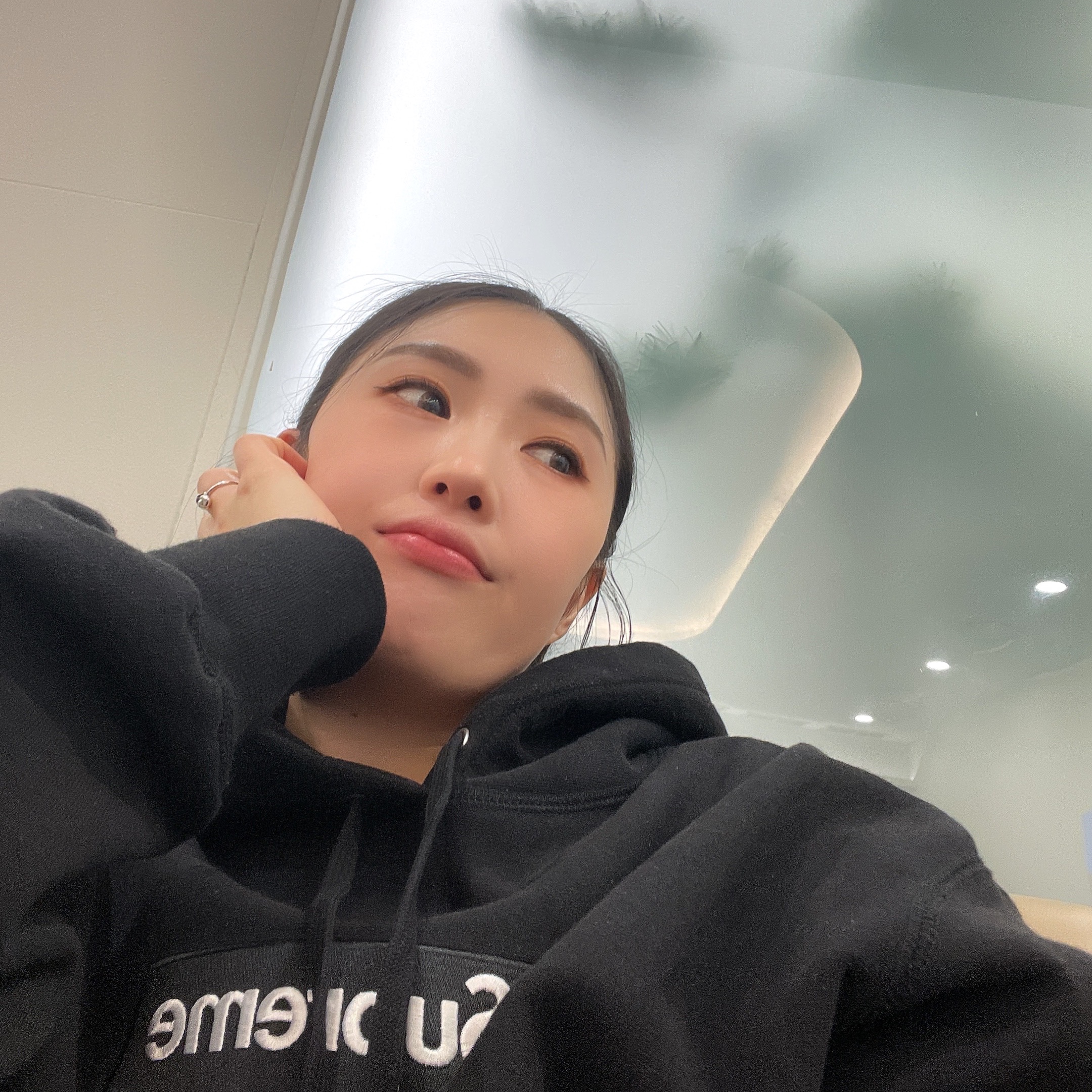 Supreme Box Logo Hooded Sweatshirt Black - 23FW, Supreme x Tiffany & Co. Return to Tiffany Heart Tag Pendant - 21FW 착용 스타일