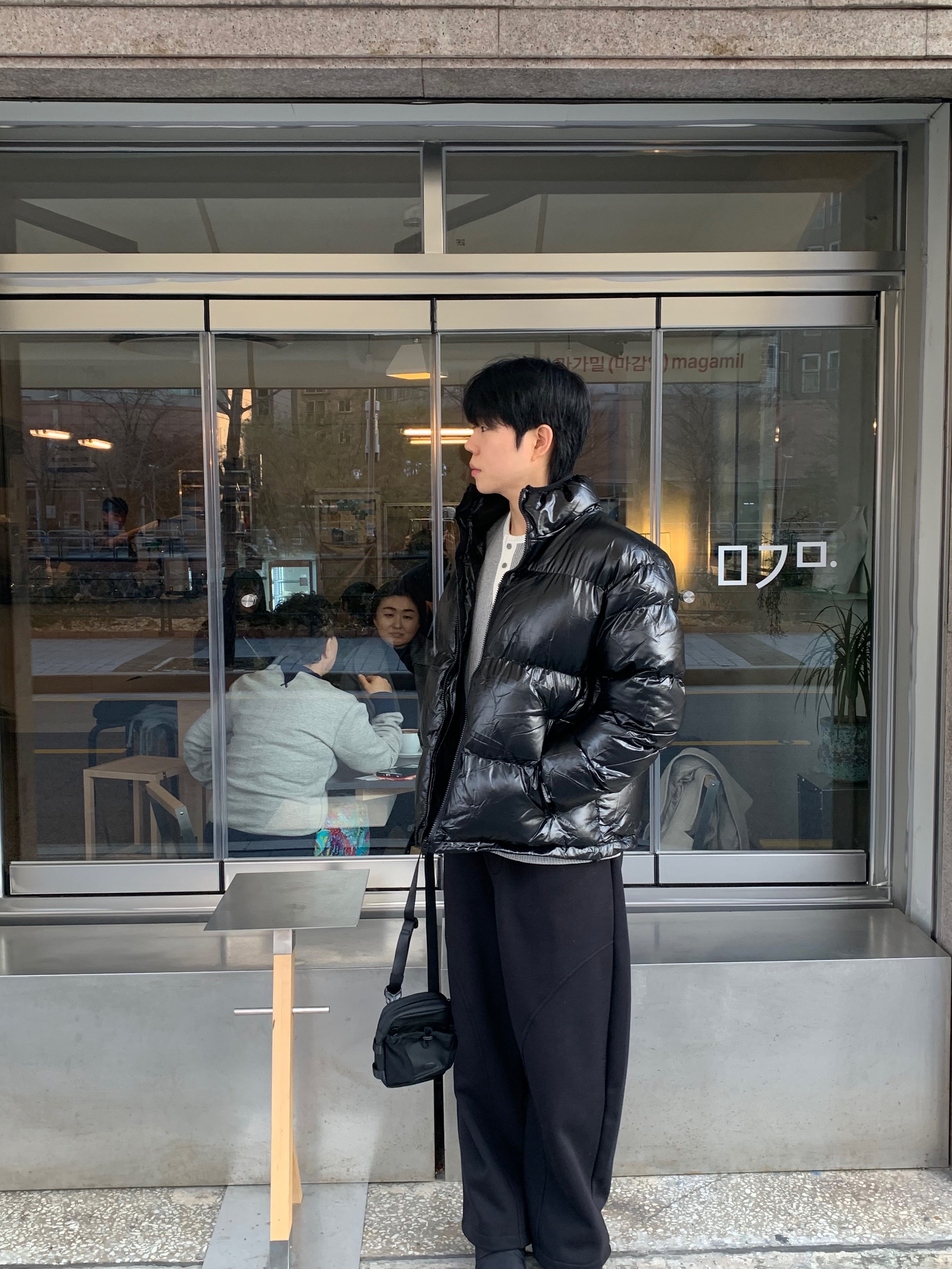 Hunter In Out Puffer Booties Black, Hunter In Out Puffer Booties Black Natural Gum 착용 스타일 - 1