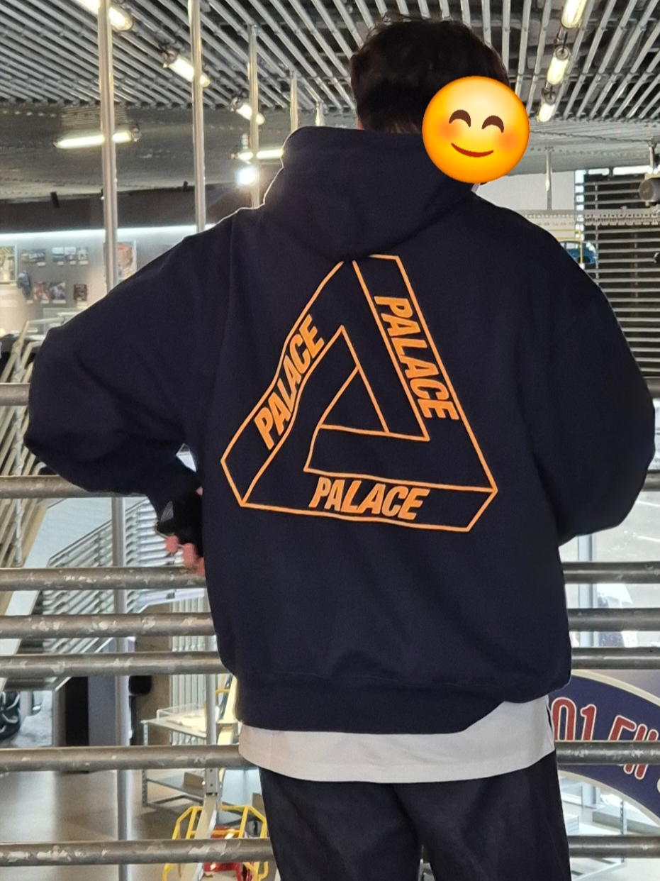 Palace Glow Tri-Ferg Hood Navy - 24FW 착용 스타일