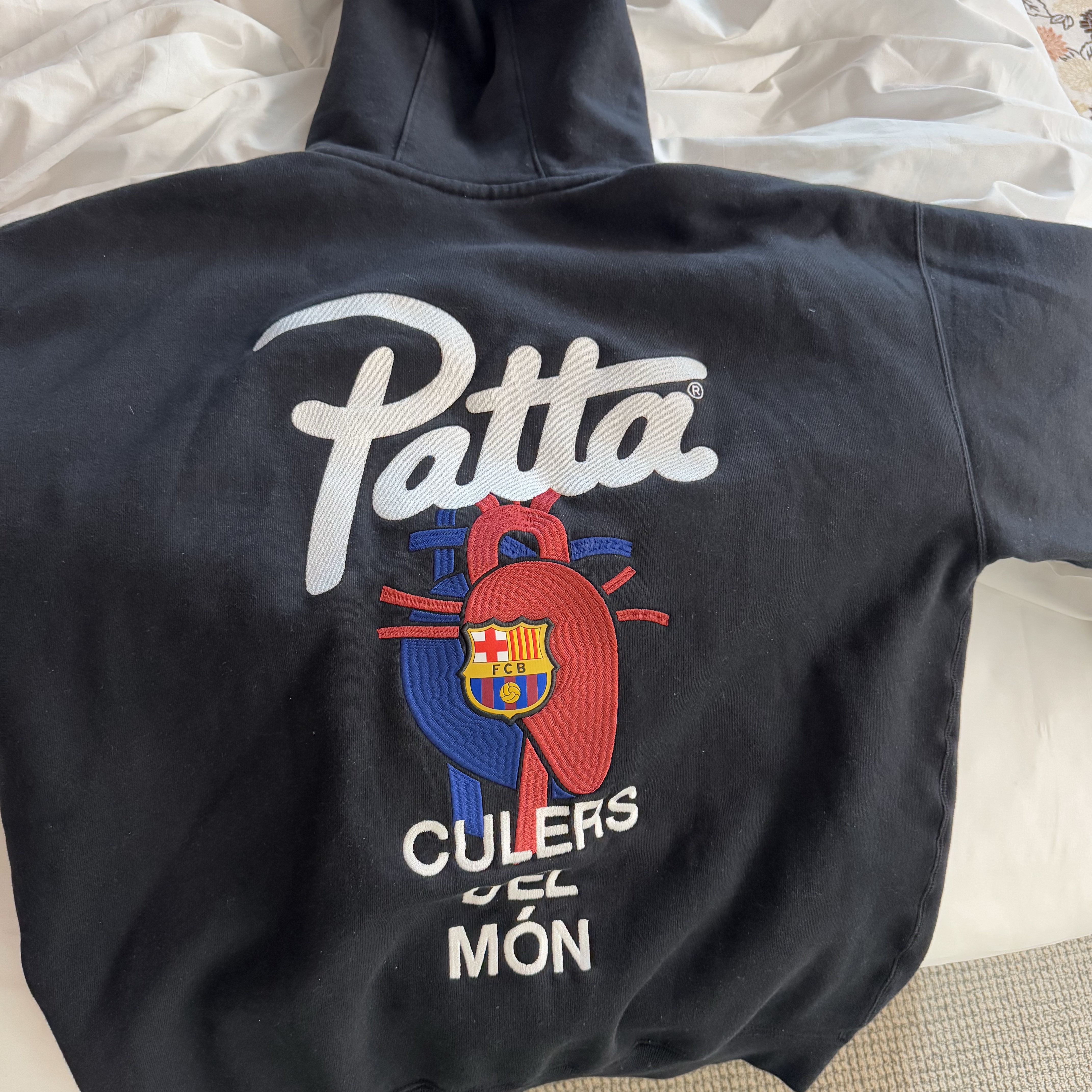 Nike x Patta x FC Barcelona Solo Swoosh Hoodie Culers del Món (FD4147-010) 착용 스타일