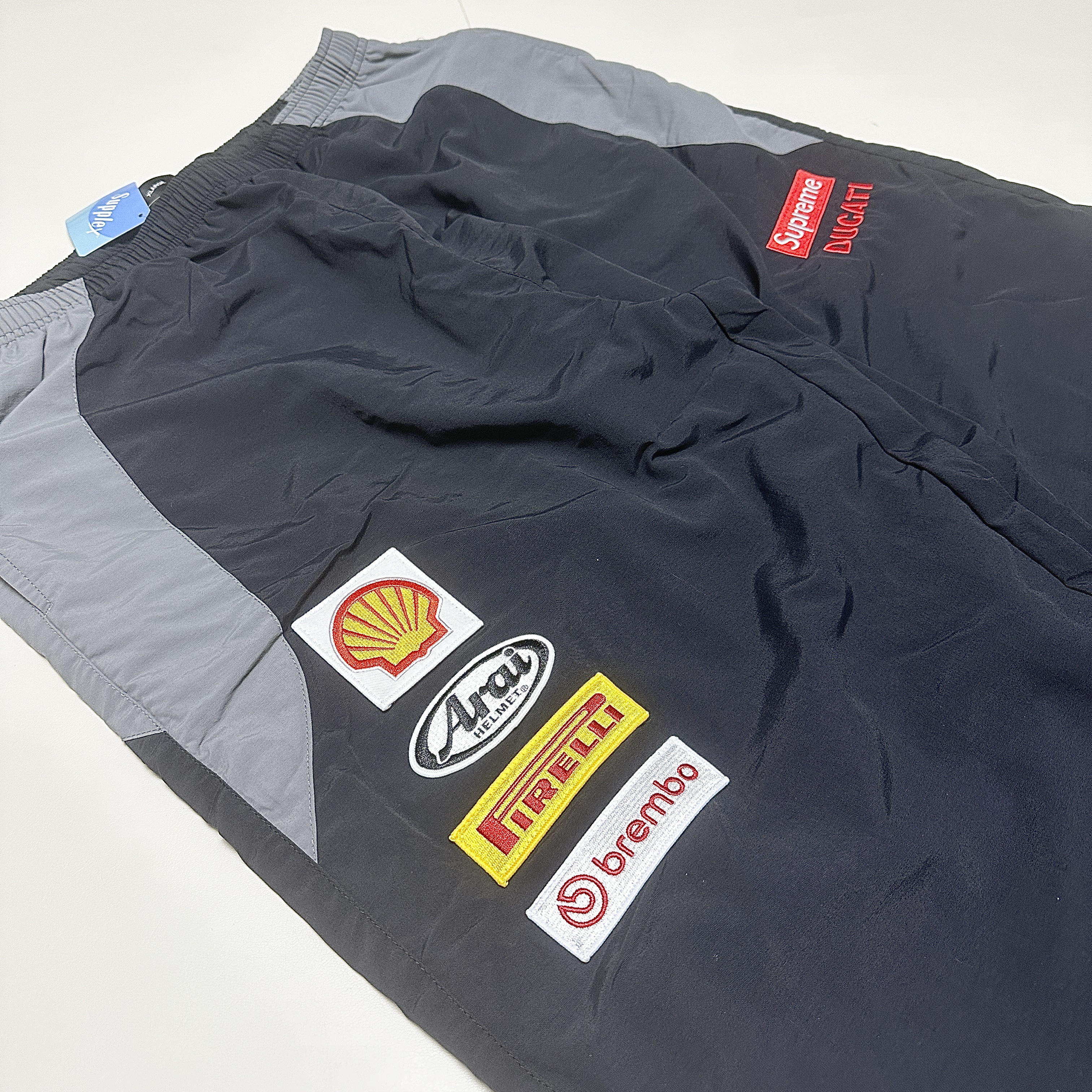 Supreme x Ducati Track Pants Black - 24SS 착용 스타일 - 3