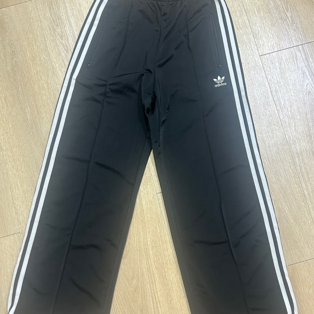 (W) Adidas Originals Firebird Loose Track Pants Black - KR Sizing 착용 스타일