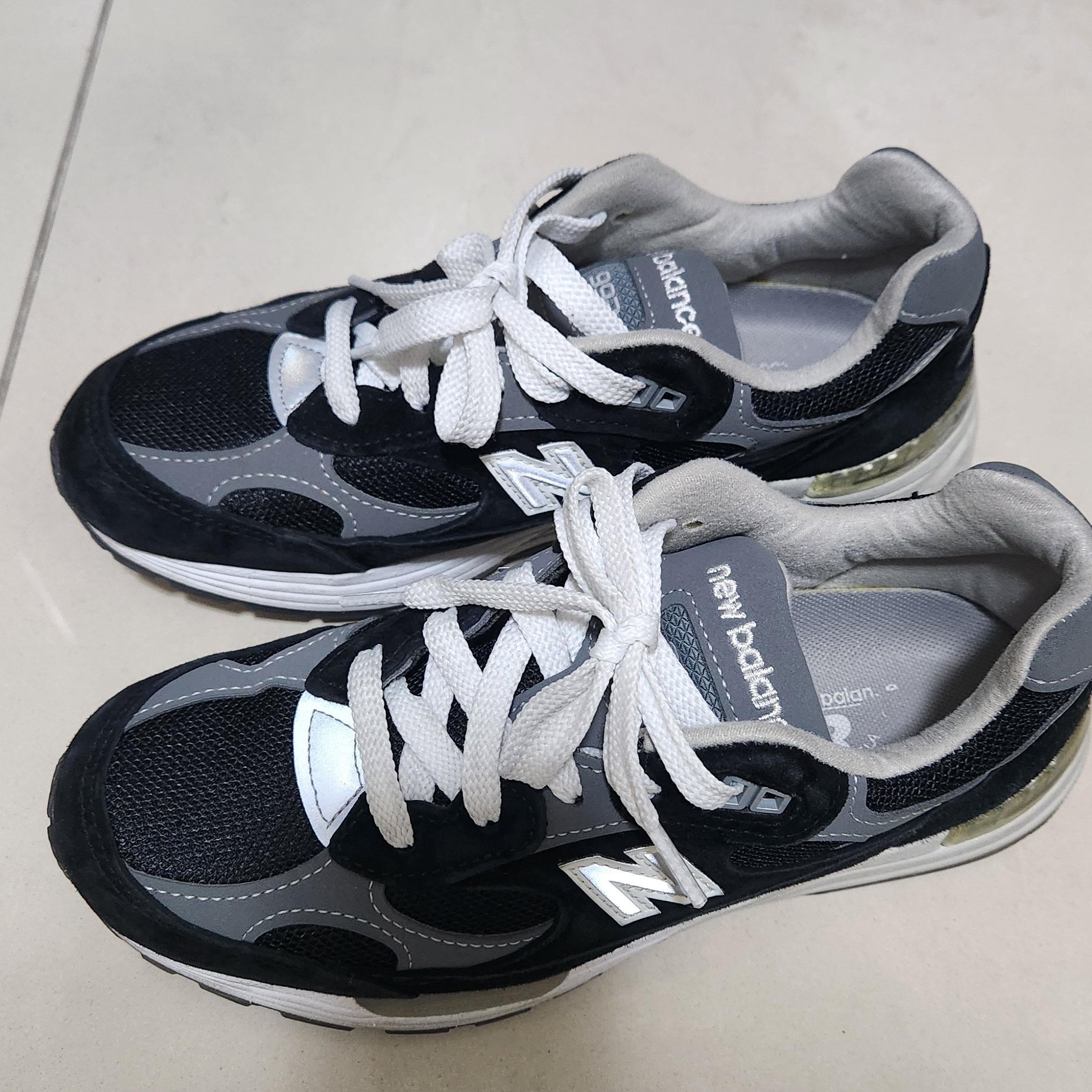 New Balance 992 Made in USA Black Grey 착용 스타일