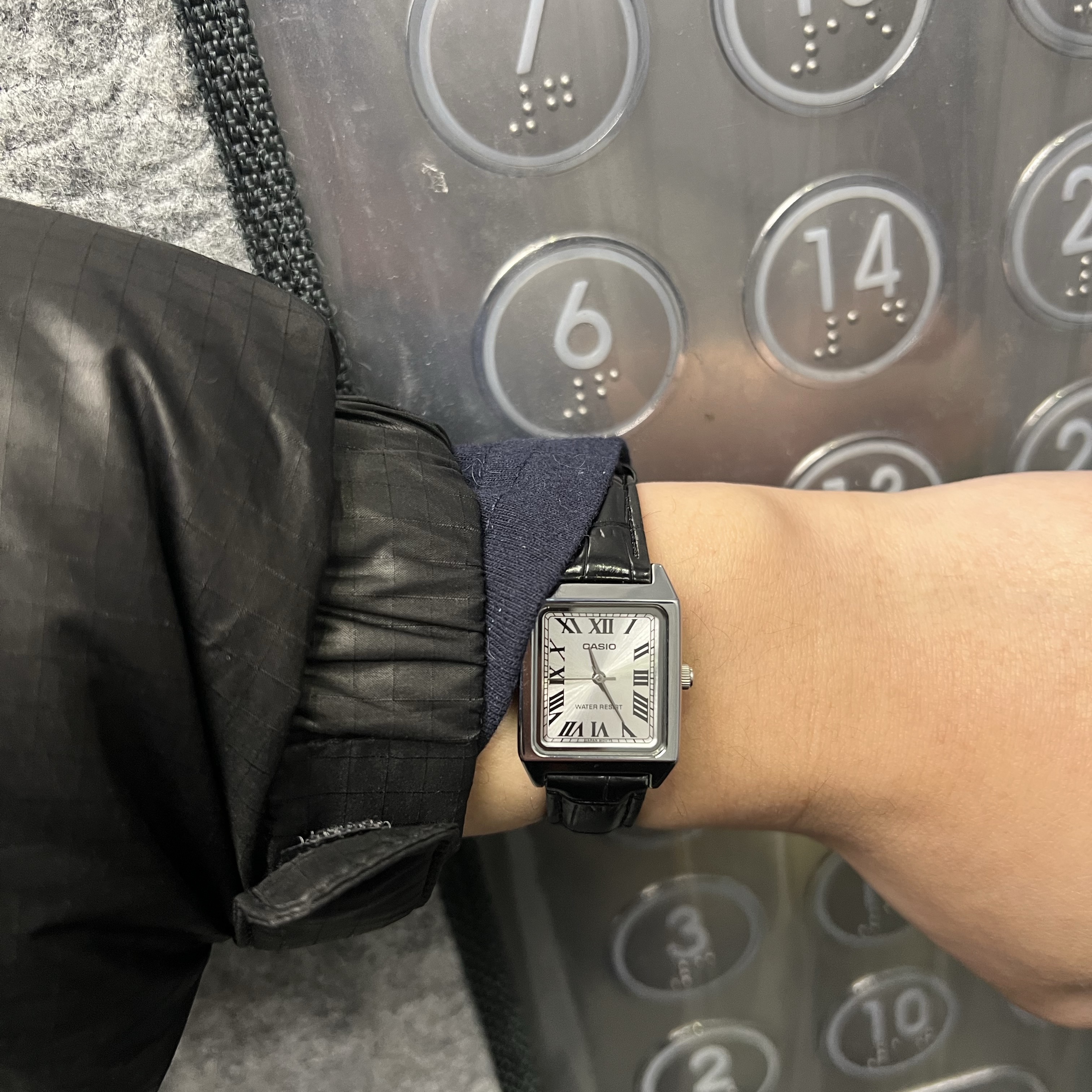Casio LTP-V007L-7B1 착용 스타일