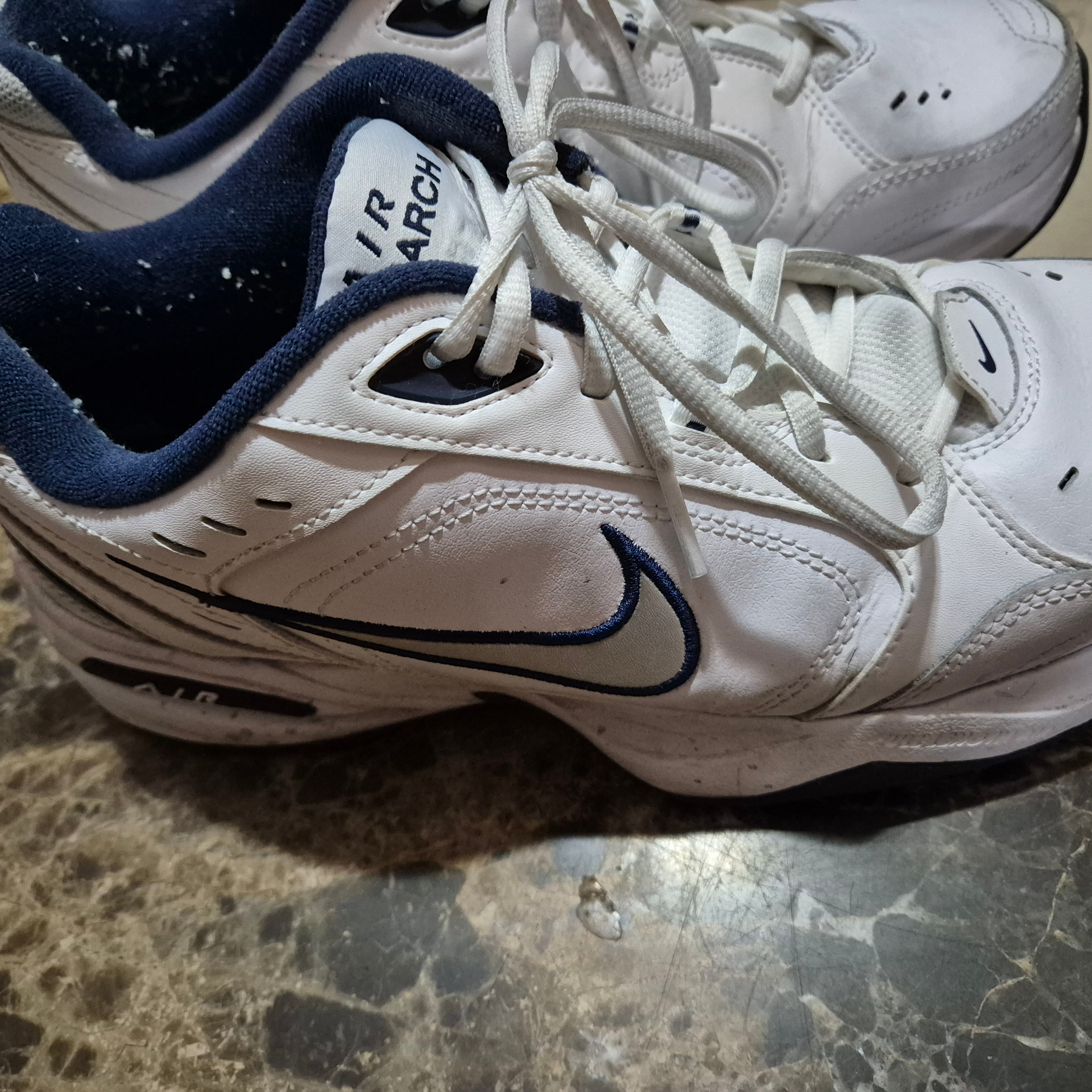 Nike Air Monarch IV White Navy 착용 스타일