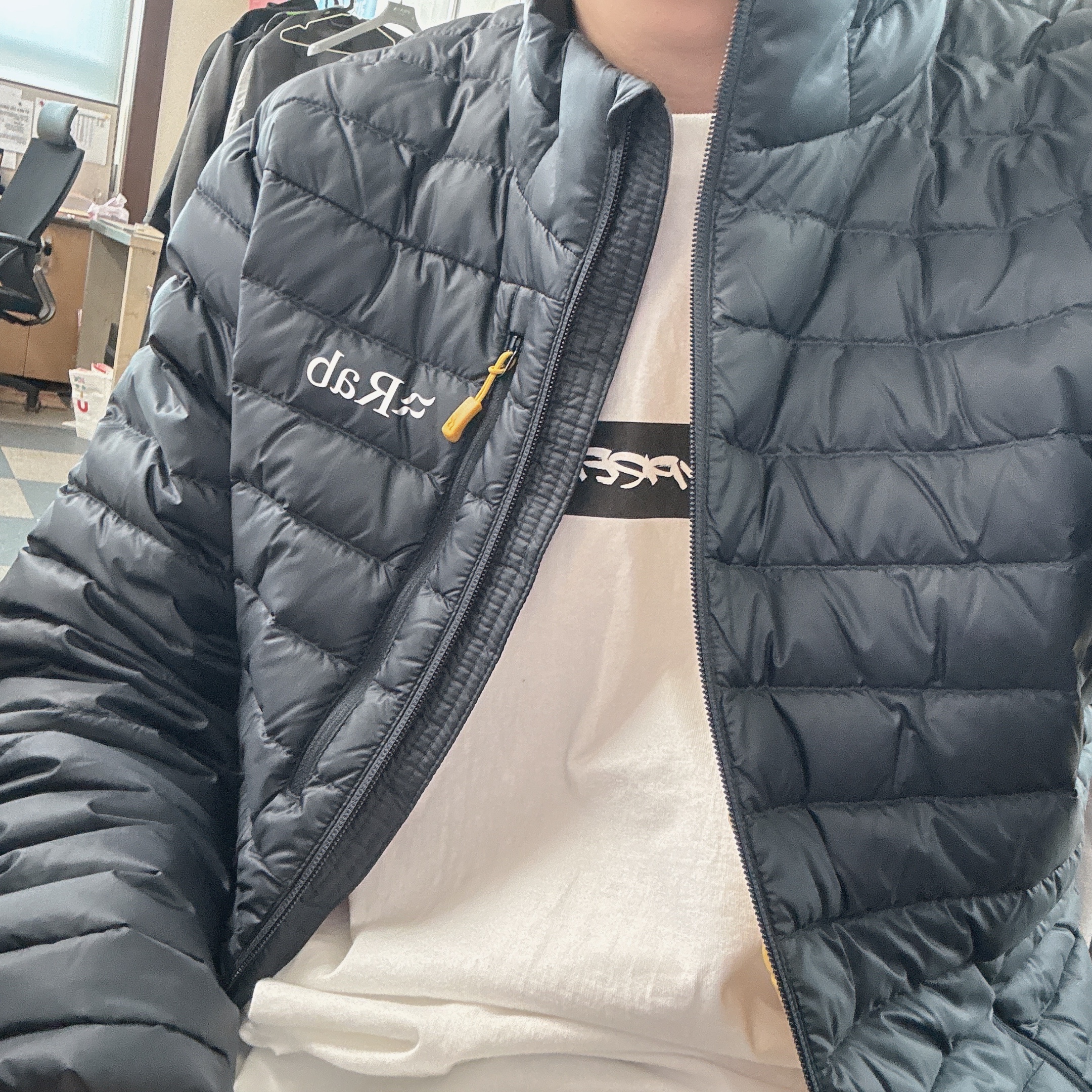 Rab Microlight Jacket Beluga, Supreme Futura Box Logo T-Shirt White - 24SS 착용 스타일