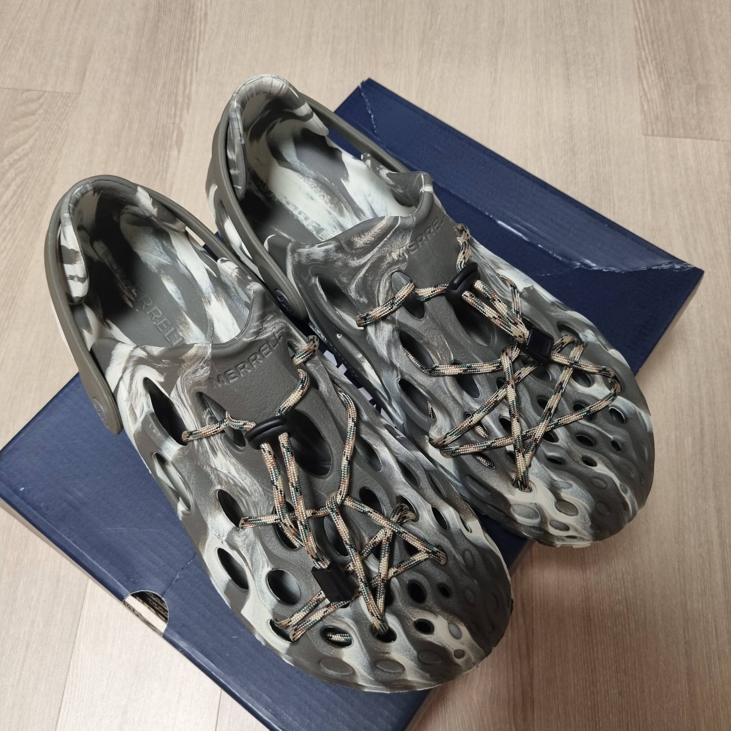 Merrell x Liful Hydro Moc Boulder 착용 스타일