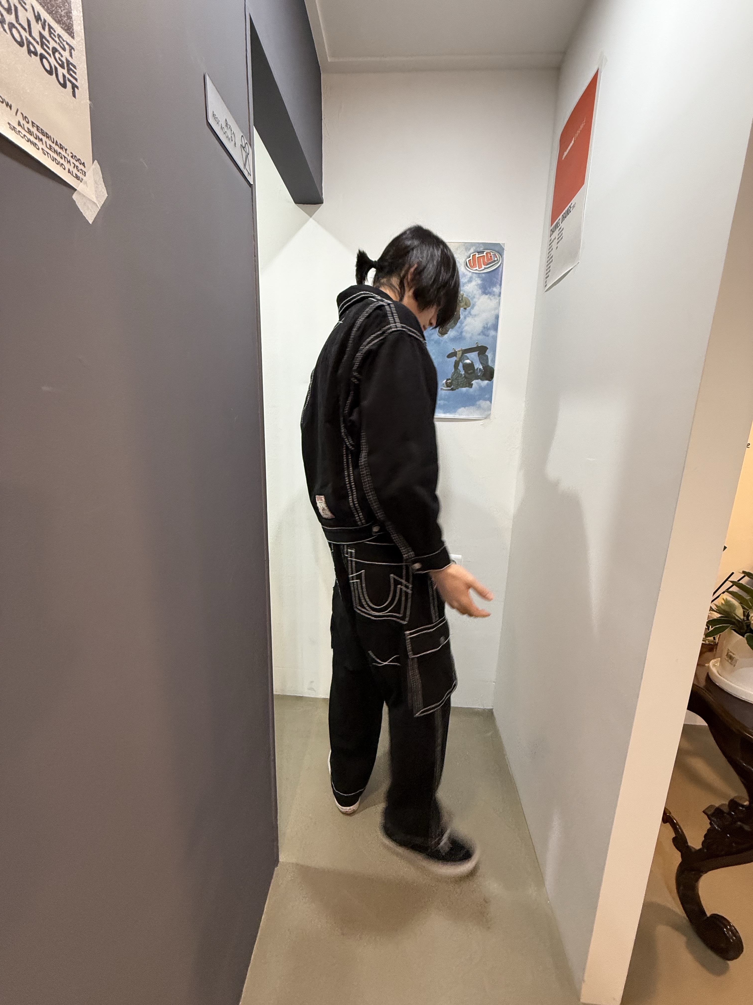 True Religion BIG T O.G Cargo Pants MK3 Black, True Religion Big T Origin Trucker Jacket Black 착용 스타일 - 1