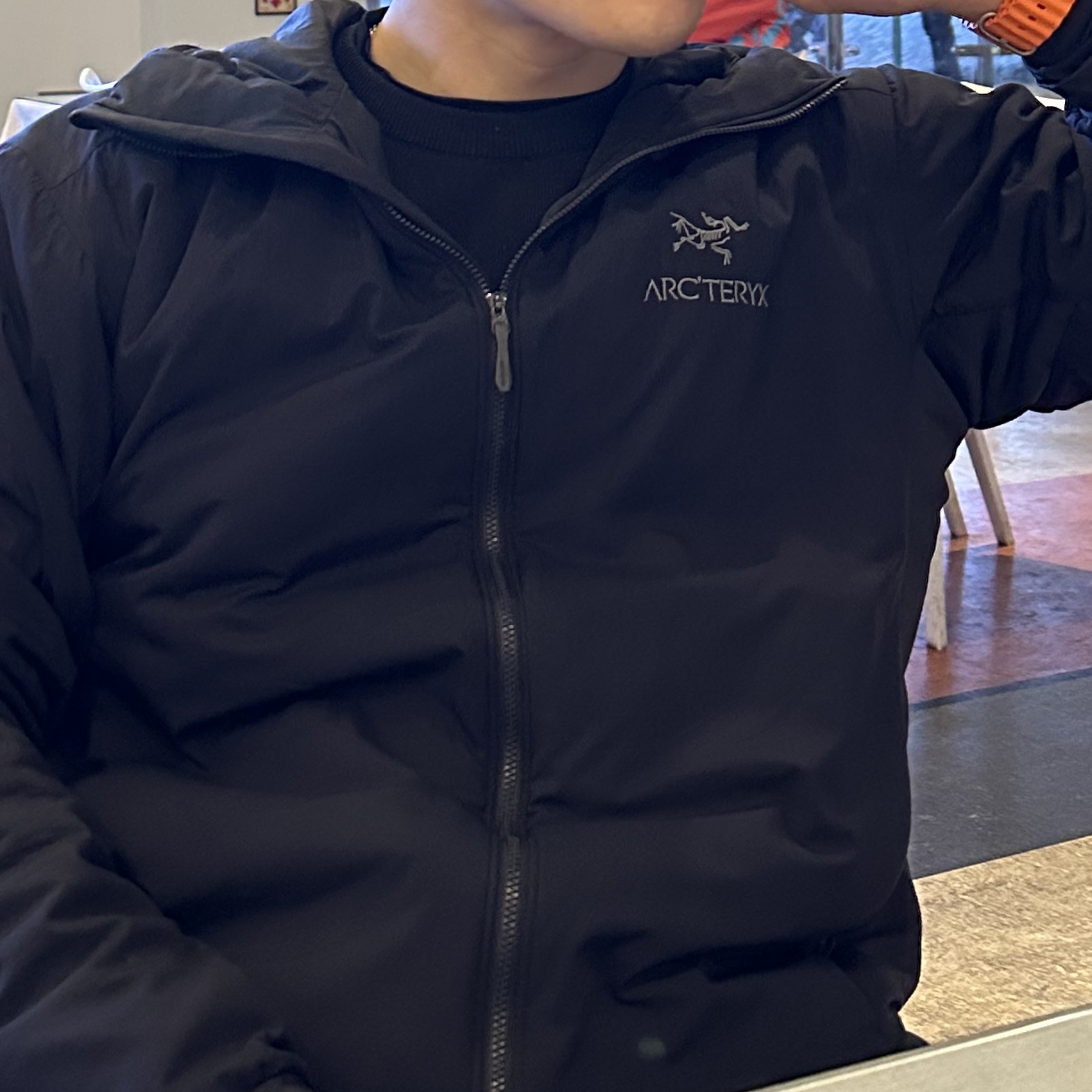 Arc'teryx Atom Hoody Black 착용 스타일