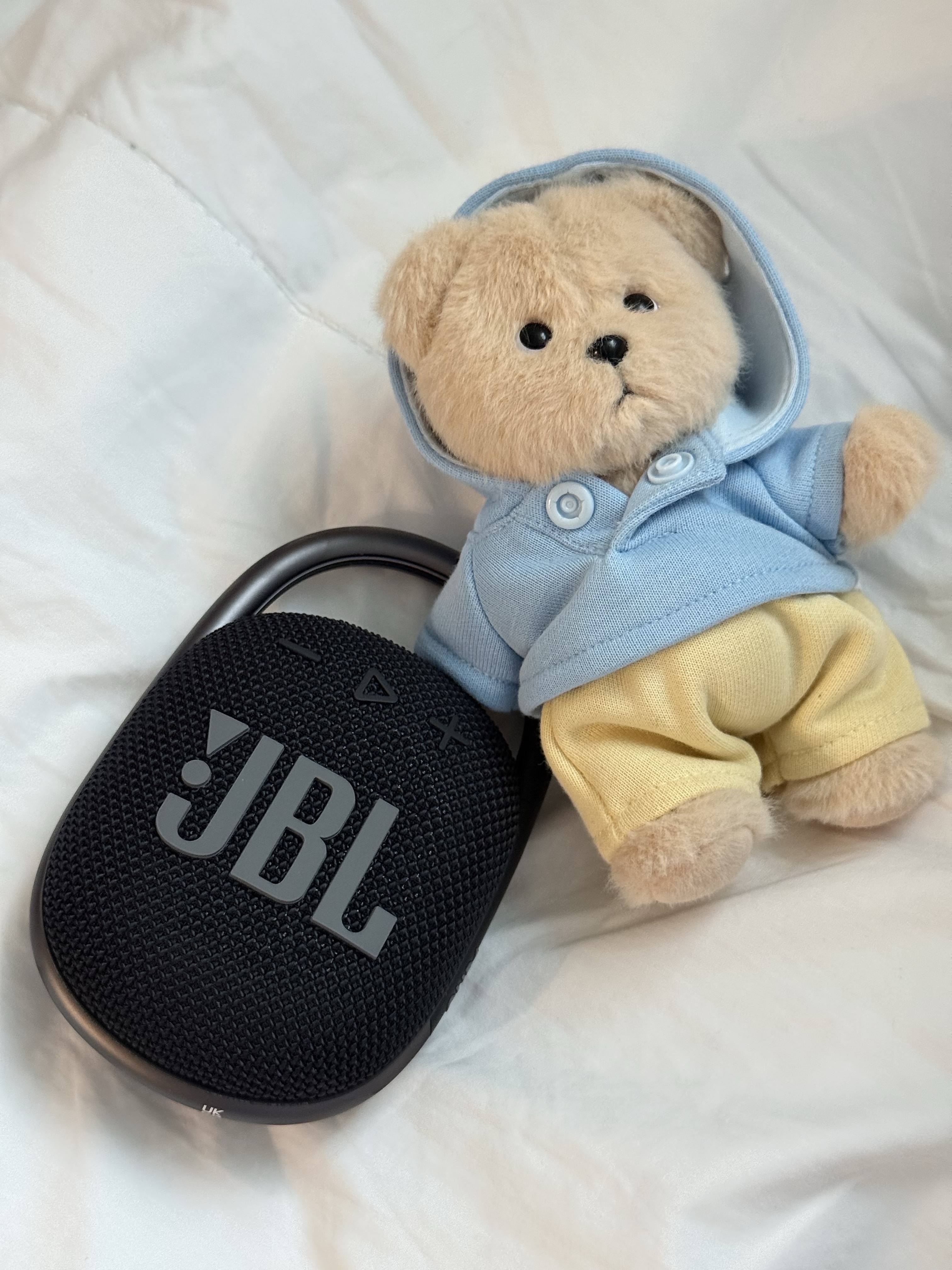 JBL Clip 4 Bluetooth Speaker Black (Korean Ver.), Teddy Tales Lina Bear Signature Keyring Milk Tea 착용 스타일 - 1