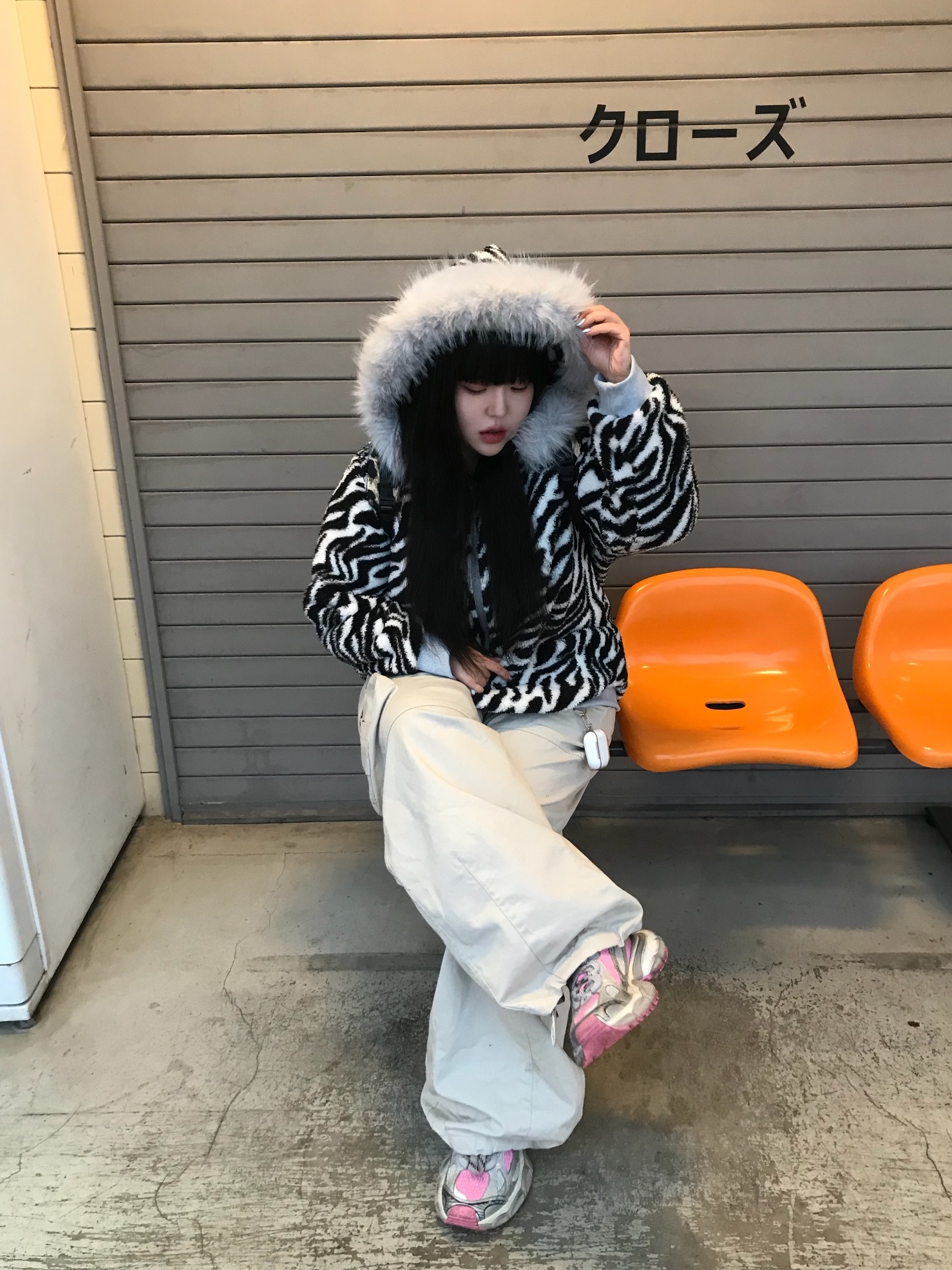 (W) Balenciaga 3XL Sneakers White Gray Pink 착용 스타일 - 5